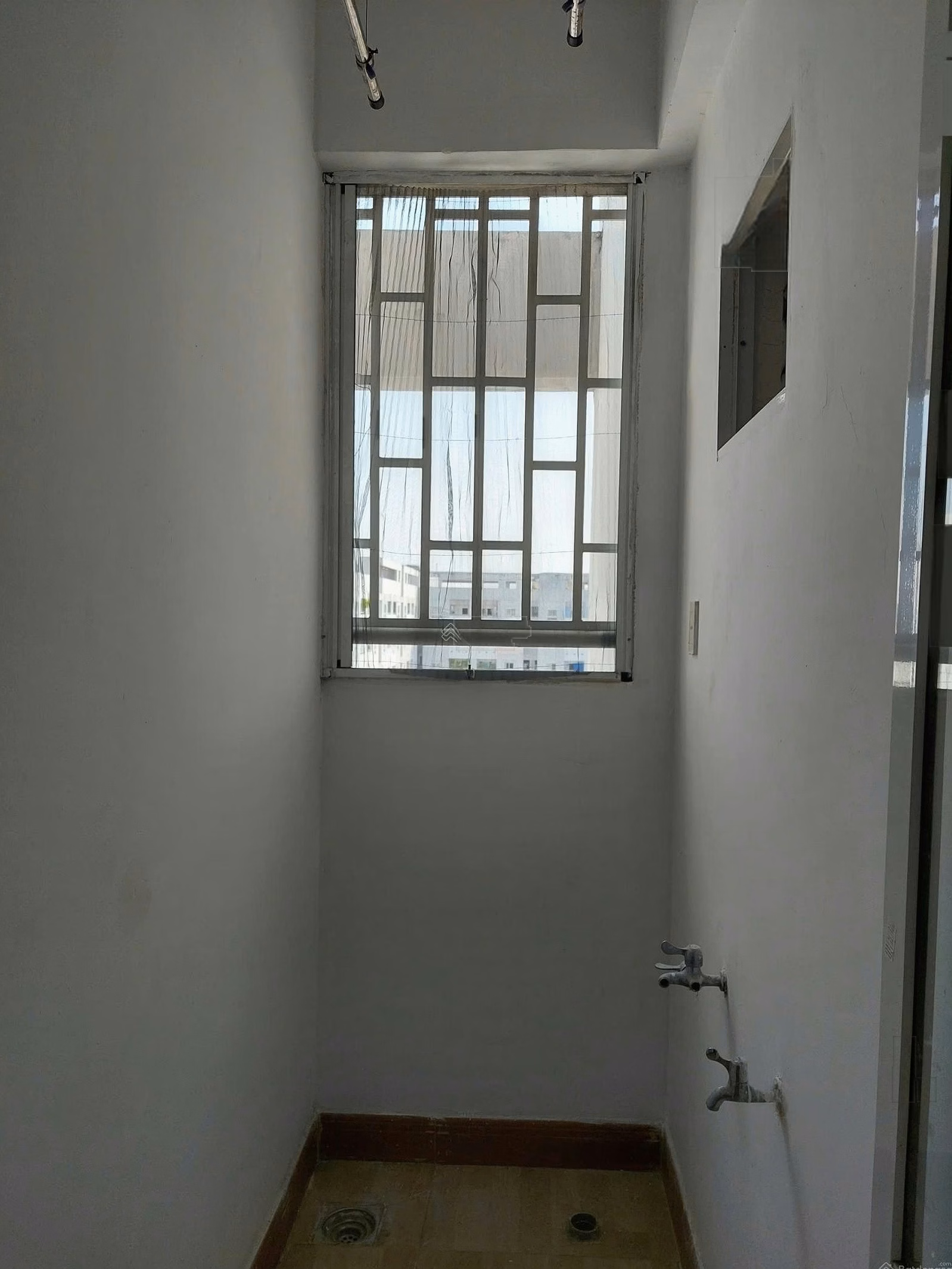 HQC Plaza apartment right on Nguyen Van Linh, 25 minutes from District 1. Price 1 billion includes all taxes and fees 95% to receive the house immediately