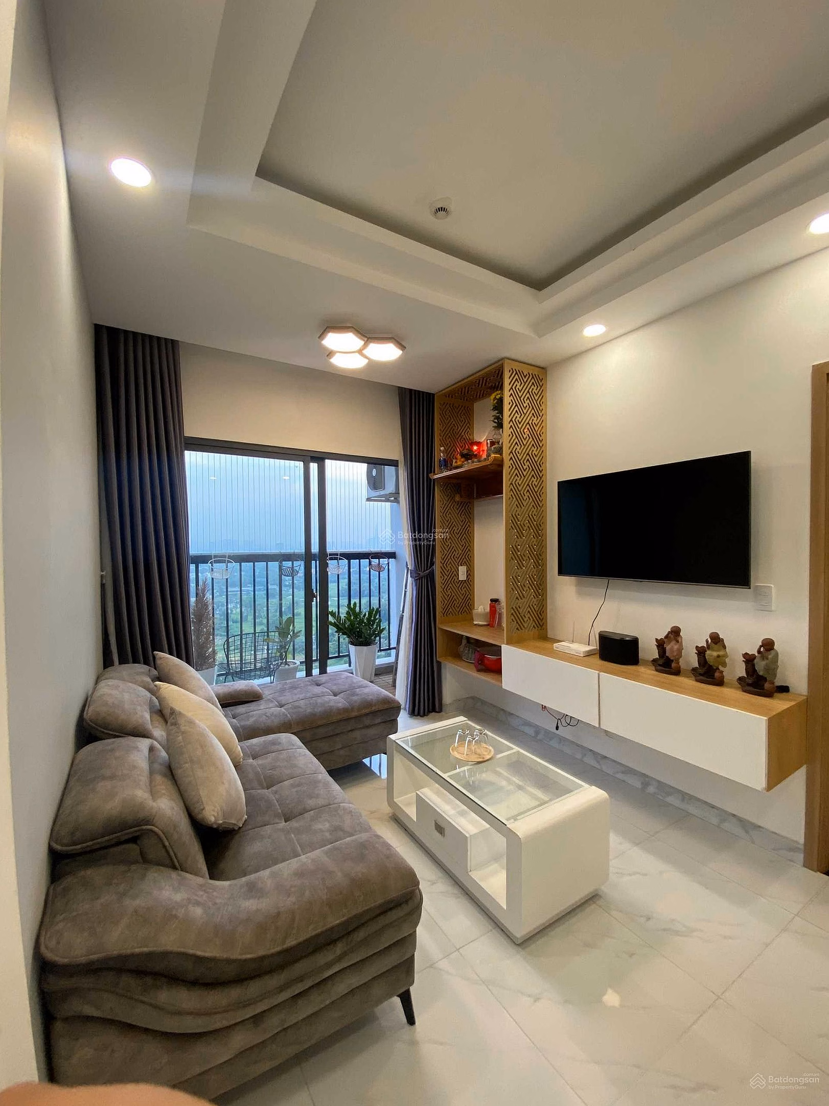The owner rented Saigon Avenue apartment 62m2, 2 bedrooms, 2 bathrooms for 7 million*** (Children)