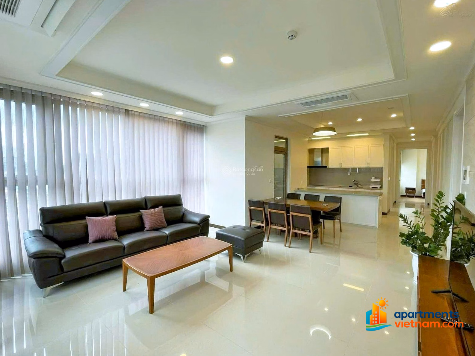 Directly from the owner to rent a 3-bedroom apartment on the H axis. Area 125m2 fully furnished 44 million/month at Starlake