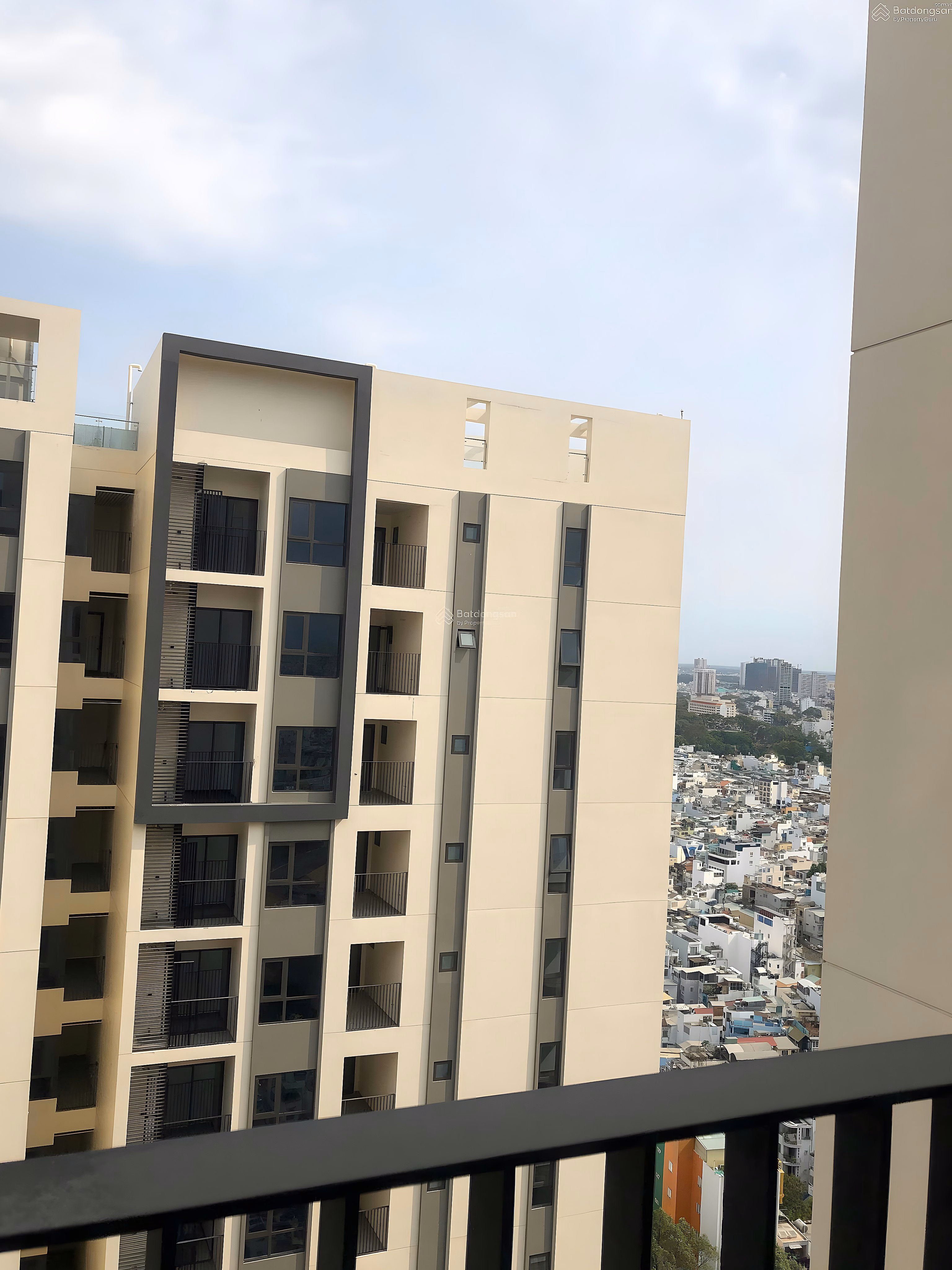 Urgent rent 1 bedroom+, 60m2, price only 17 million VND at HaDo Centrosa Garden, District 10, HCM