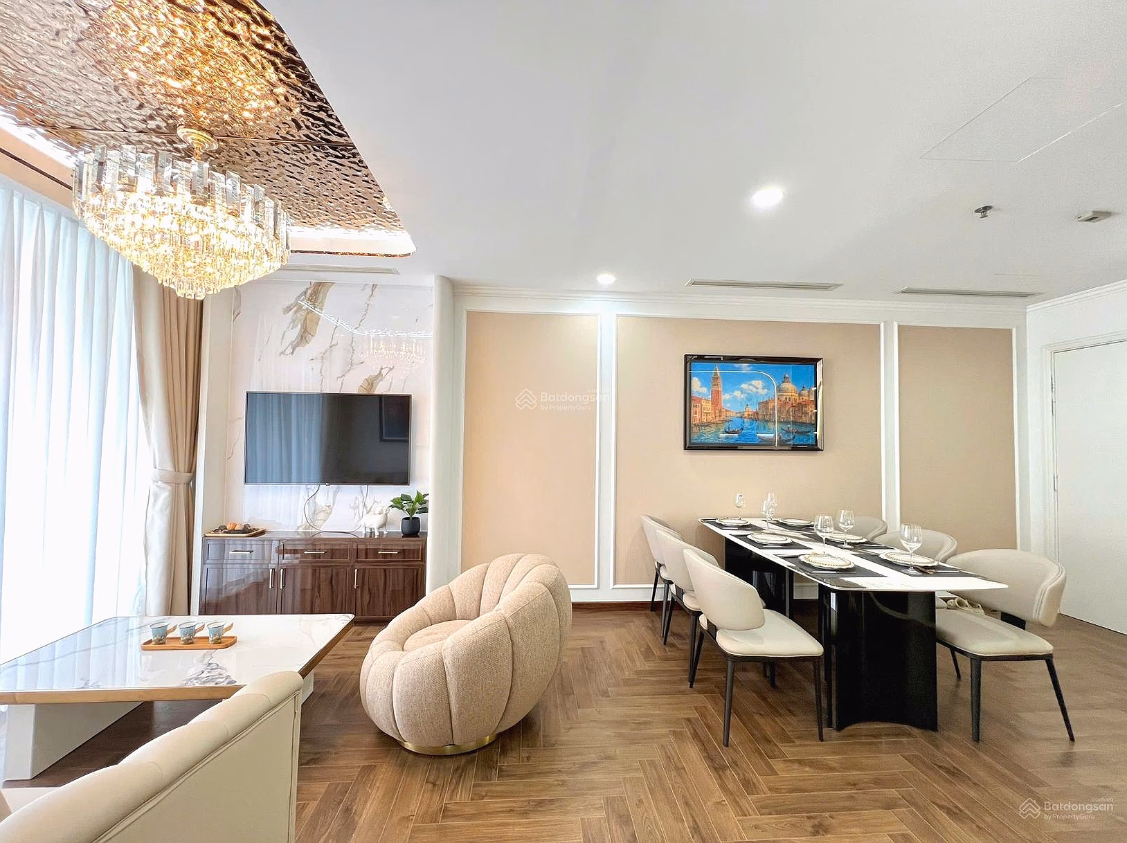 Vinhomes Central Park apartment for sale, 120m2, 3 bedrooms, 2 bathrooms, fully furnished, prestigious
