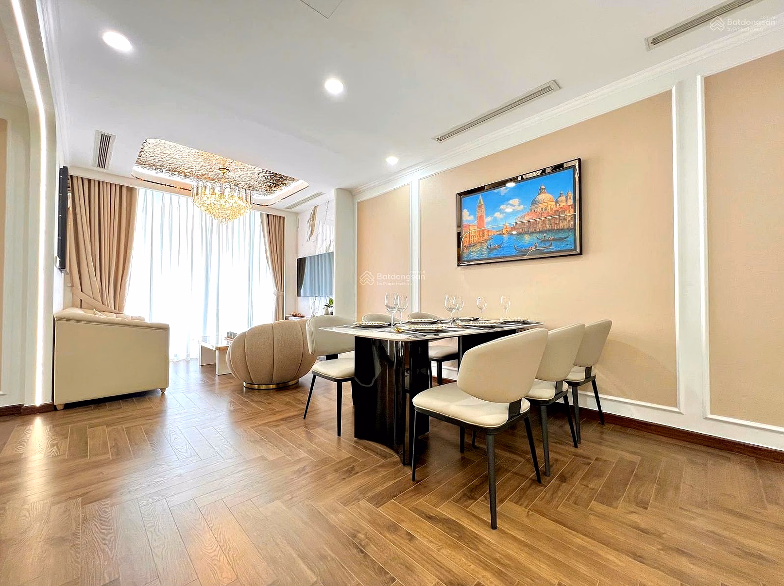 Vinhomes Central Park apartment for sale, 120m2, 3 bedrooms, 2 bathrooms, fully furnished, prestigious