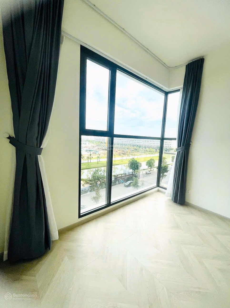 Rarely has a 3-bedroom apartment in Southeast - Tower D, Masteri Center Point compound subdivision priced at only 7.982 billion all in