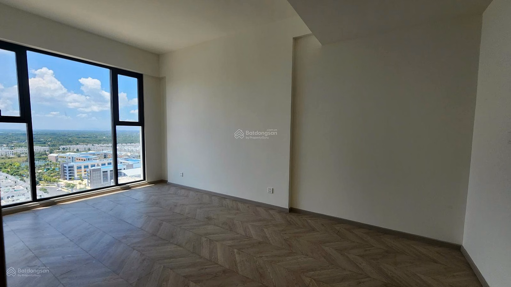 Rarely has a 3-bedroom apartment in Southeast - Tower D, Masteri Center Point compound subdivision priced at only 7.982 billion all in