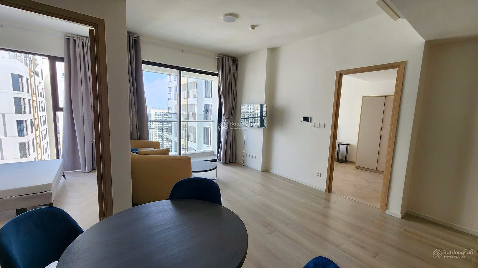 1 2 bedroom apartment on high floor with central view, Tower E fully furnished, Masteri Center Point, price 4.97 billion al in
