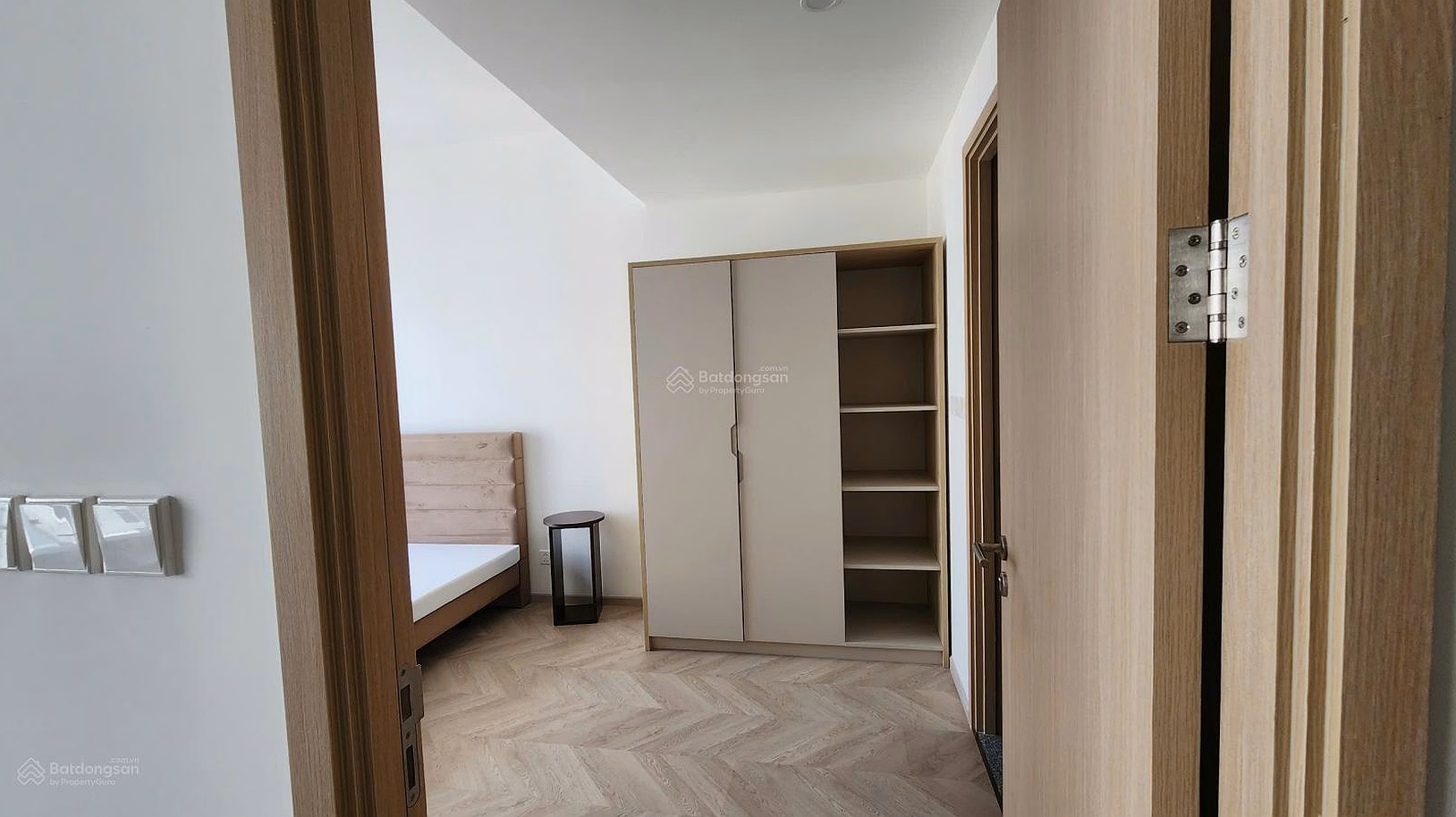 1 2 bedroom apartment on high floor with central view, Tower E fully furnished, Masteri Center Point, price 4.97 billion al in