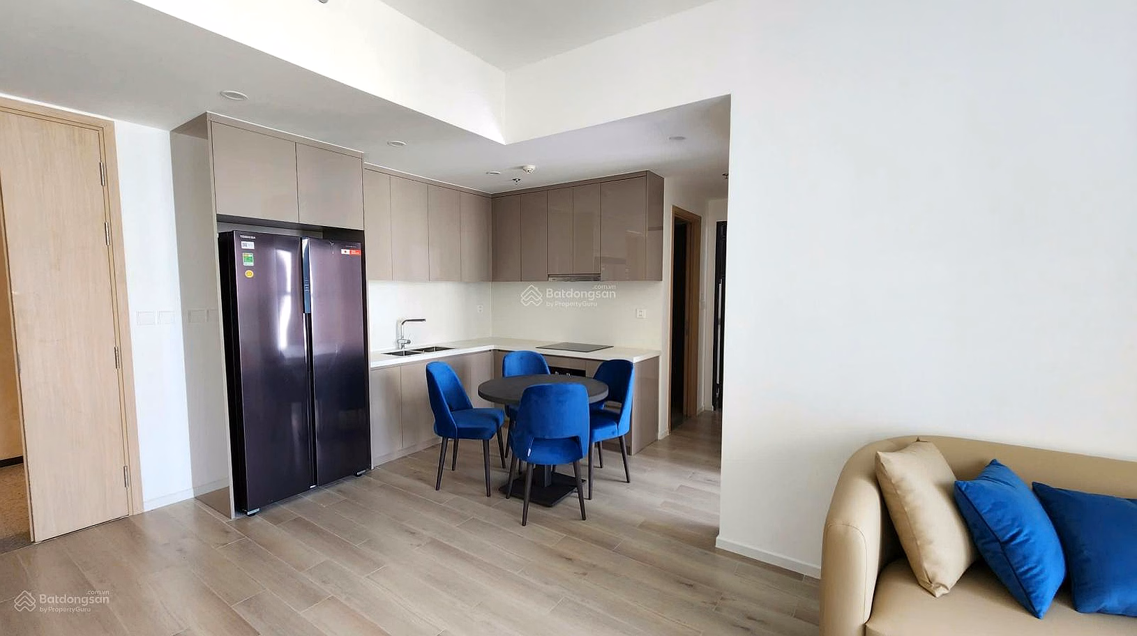 1 2 bedroom apartment on high floor with central view, Tower E fully furnished, Masteri Center Point, price 4.97 billion al in