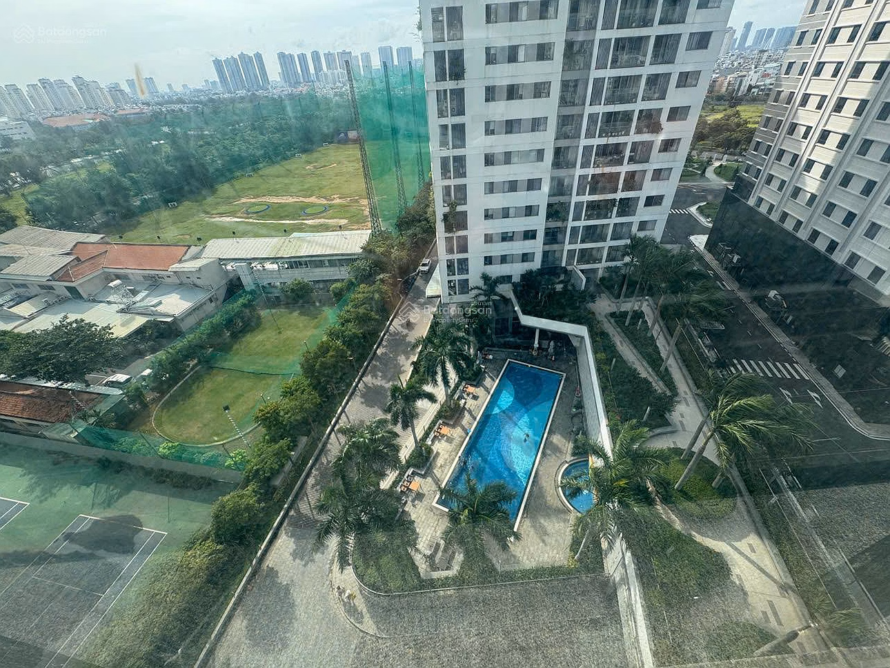 Urgent. Owner wants to sell urgently within the month 3 bedroom Green Valley apartment, corner apartment, high floor, pool view, price 10.5 billion