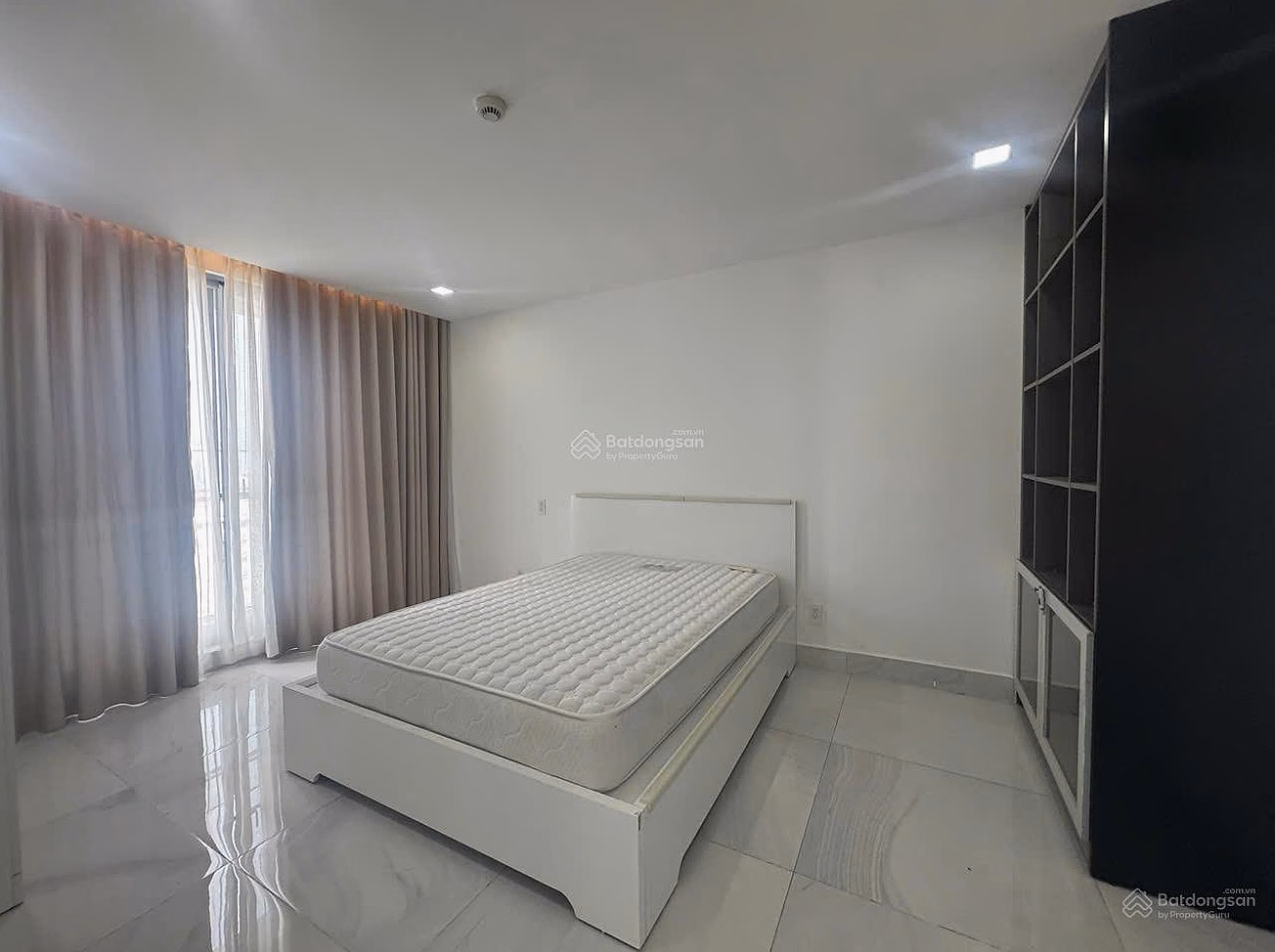 Urgent. Owner wants to sell urgently within the month 3 bedroom Green Valley apartment, corner apartment, high floor, pool view, price 10.5 billion