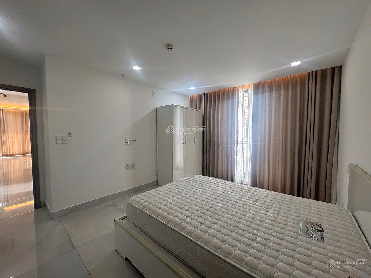 Urgent. Owner wants to sell urgently within the month 3 bedroom Green Valley apartment, corner apartment, high floor, pool view, price 10.5 billion