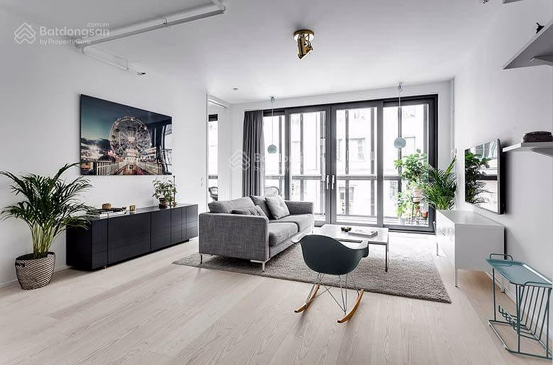 The owner sells Trung Yen apartment 1- 58A Trung Kinh. 125m2, 3 bedrooms, 2 bathrooms, about 8 billion including fees. Contact 0853 641 ***