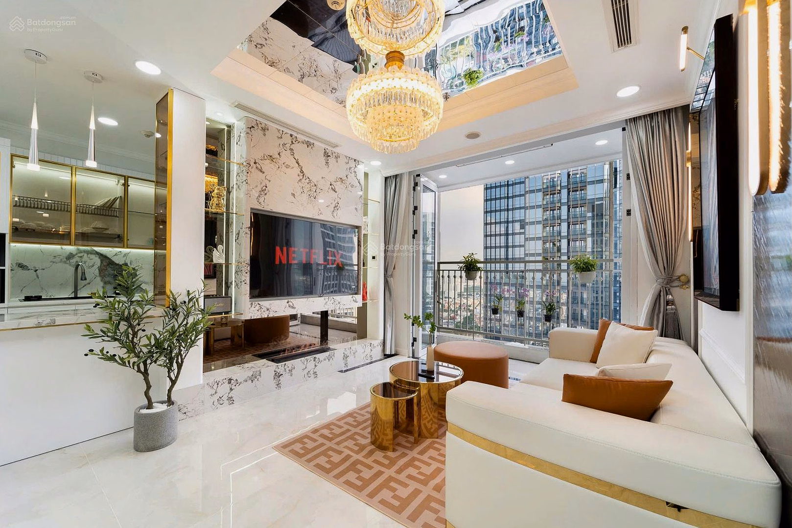 I need to rent Vinhomes Central Park apartment, 27 million, 115 m2, full amenities in Binh Thanh, HCM