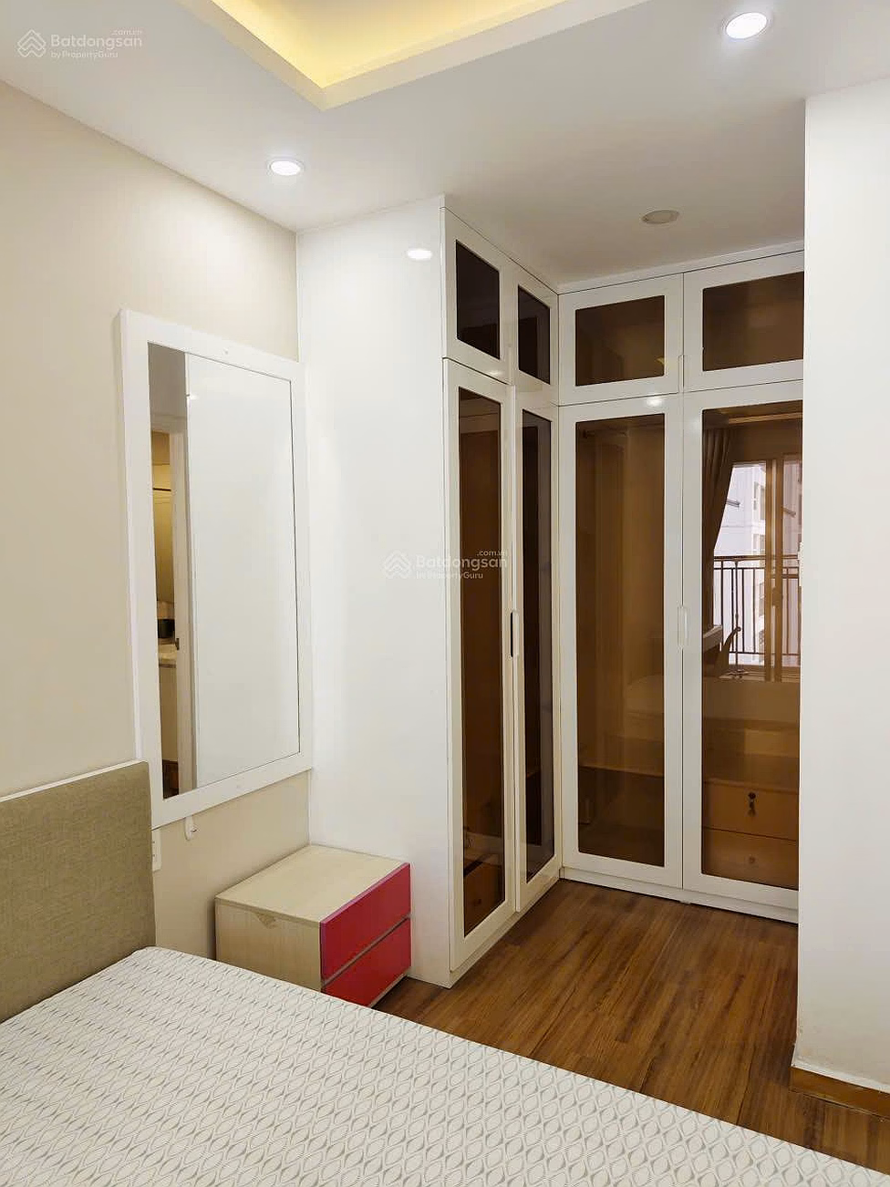 Own a luxury Sunrise Riverside apartment at a good price, 2 bedrooms, 2 bathrooms, 70m2 with books, full amenities
