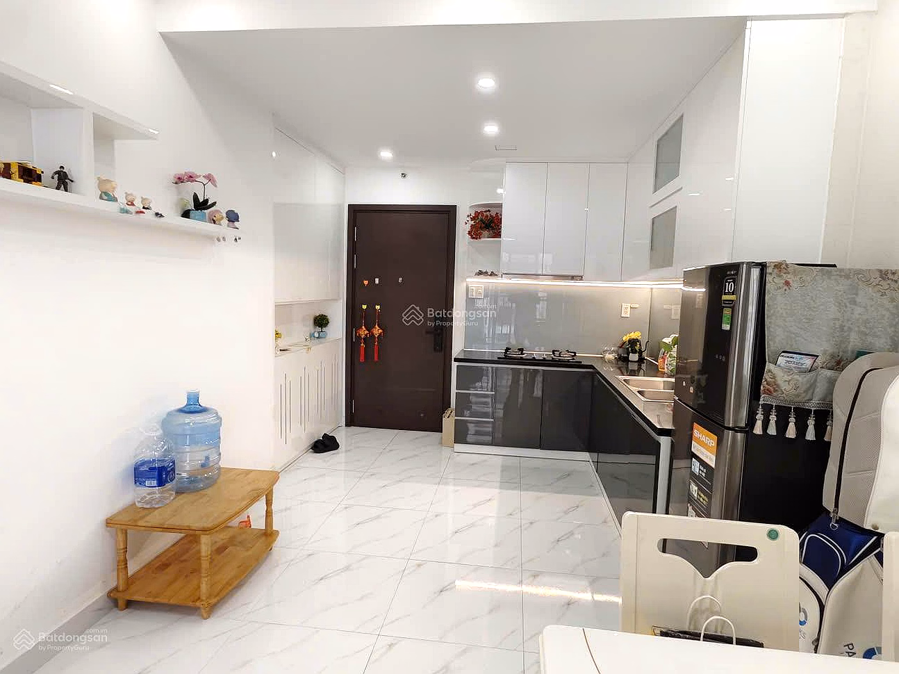 Own a luxury Sunrise Riverside apartment at a good price, 2 bedrooms, 2 bathrooms, 70m2 with books, full amenities