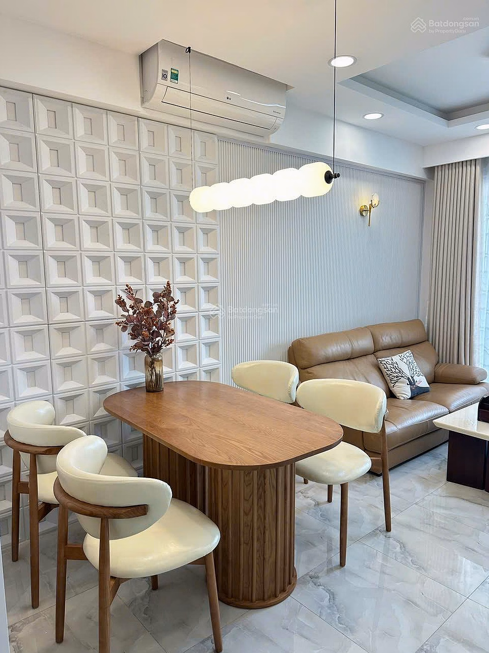 Urgent. Owner reduced price and urgently sold 3-bedroom apartment in Hung Phuc, high floor, villa view, price 9,540 billion