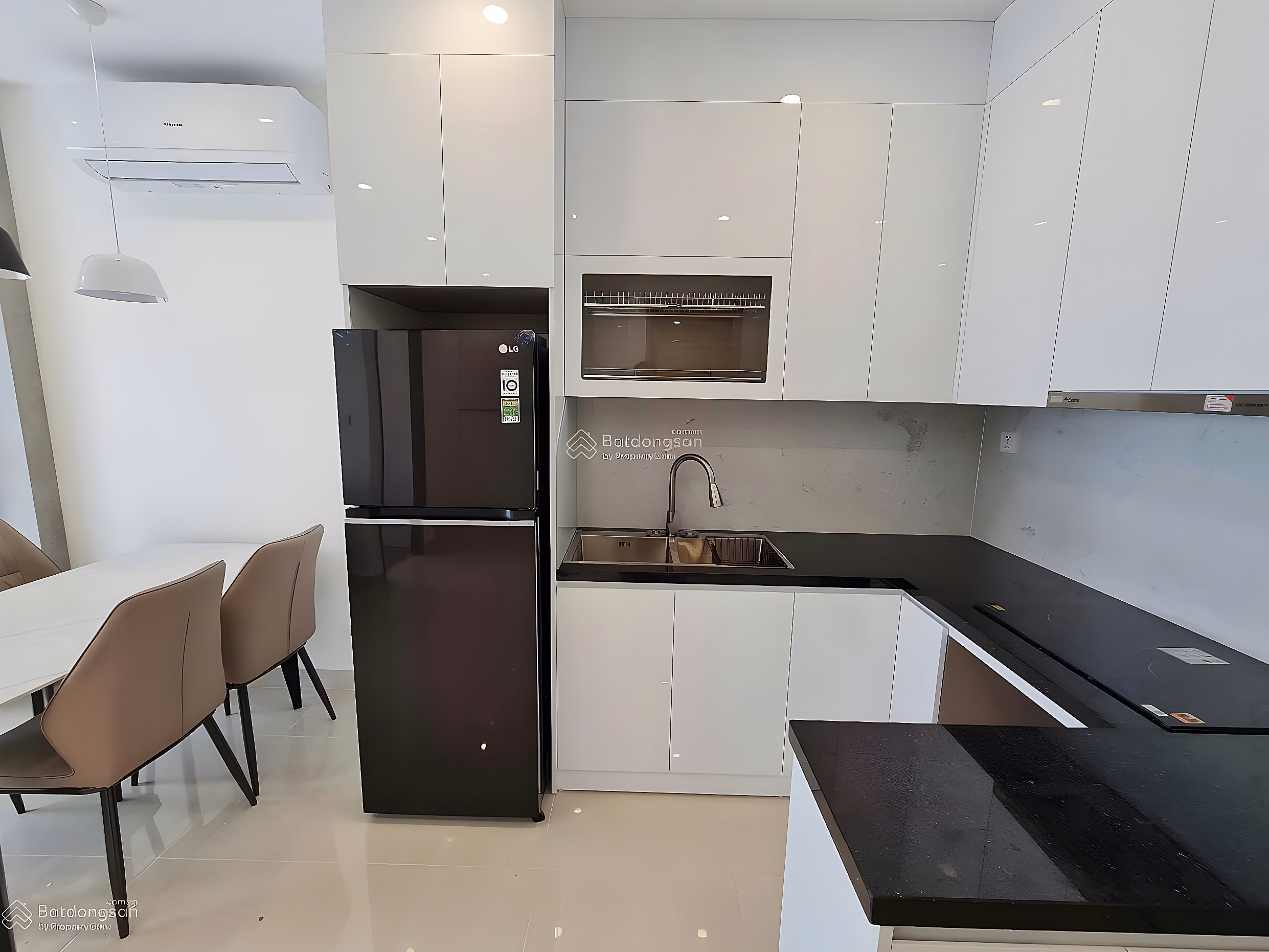 CC sells 2 units at real price: 1bedroom+ 43m2, 2 billion950 and Studio 31.8m2, 2 billion290 Vinhomes Smart urgent sale price this week