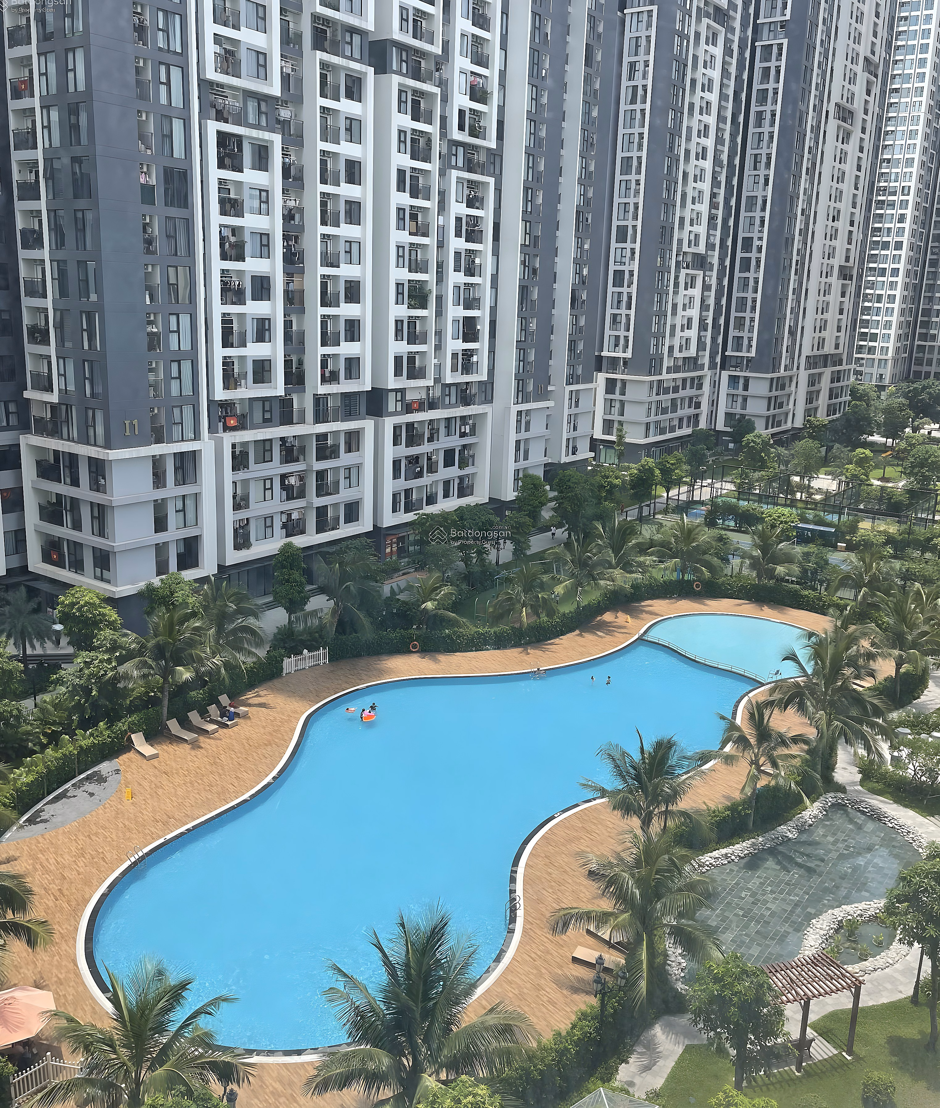 CC sells 2 units at real price: 1bedroom+ 43m2, 2 billion950 and Studio 31.8m2, 2 billion290 Vinhomes Smart urgent sale price this week