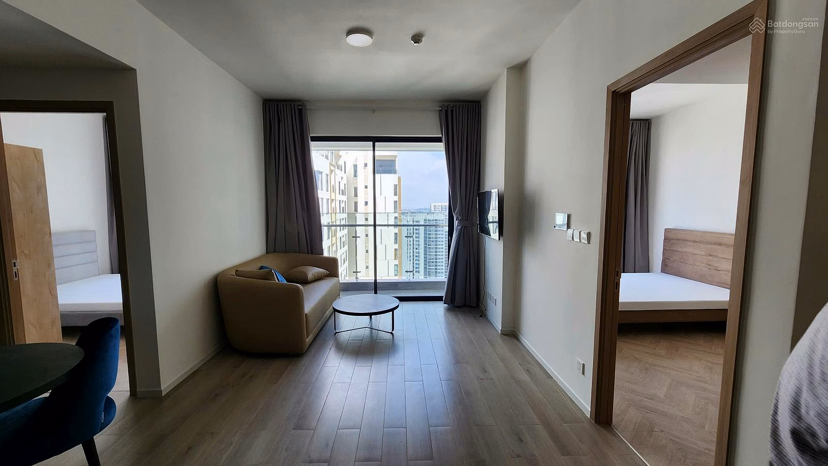 Adjacent to Vincom, 2-bedroom apartment in building D - Masteri Center Point priced at 5.023 billion, middle floor with full furniture