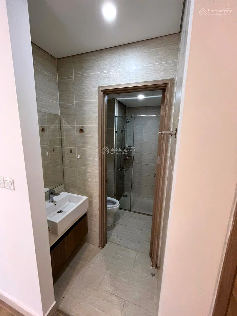 Owner sends for sale 2 bedroom apartment - 54m2 - 4.05 billion fully furnished Vinhomes Smart City urban area