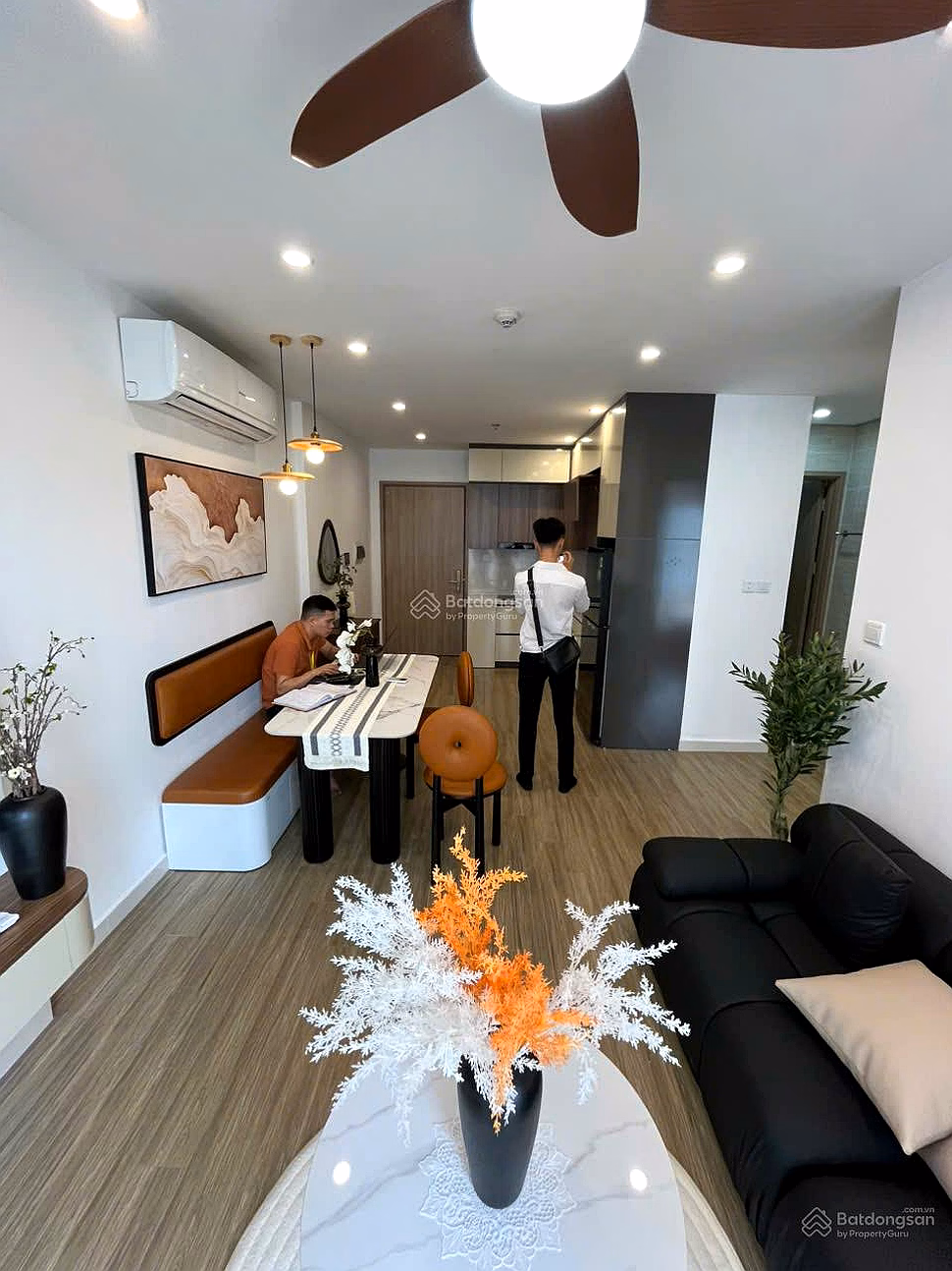 Owner sends for sale 2 bedroom apartment - 54m2 - 4.05 billion fully furnished Vinhomes Smart City urban area