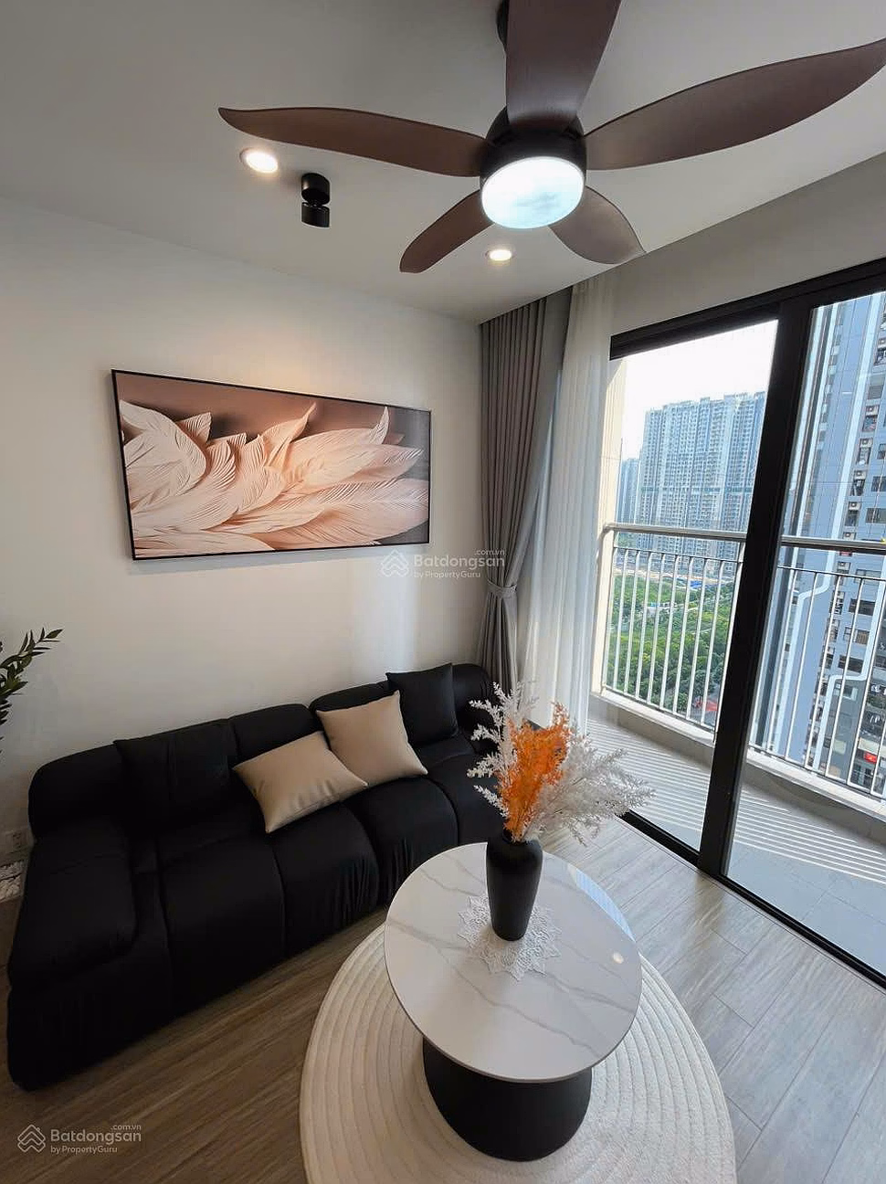 Owner sends for sale 2 bedroom apartment - 54m2 - 4.05 billion fully furnished Vinhomes Smart City urban area