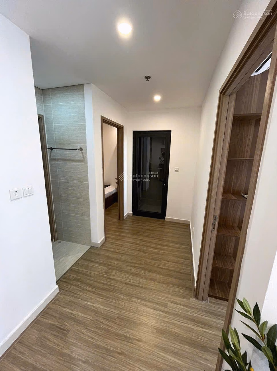 Owner sends for sale 2 bedroom apartment - 54m2 - 4.05 billion fully furnished Vinhomes Smart City urban area
