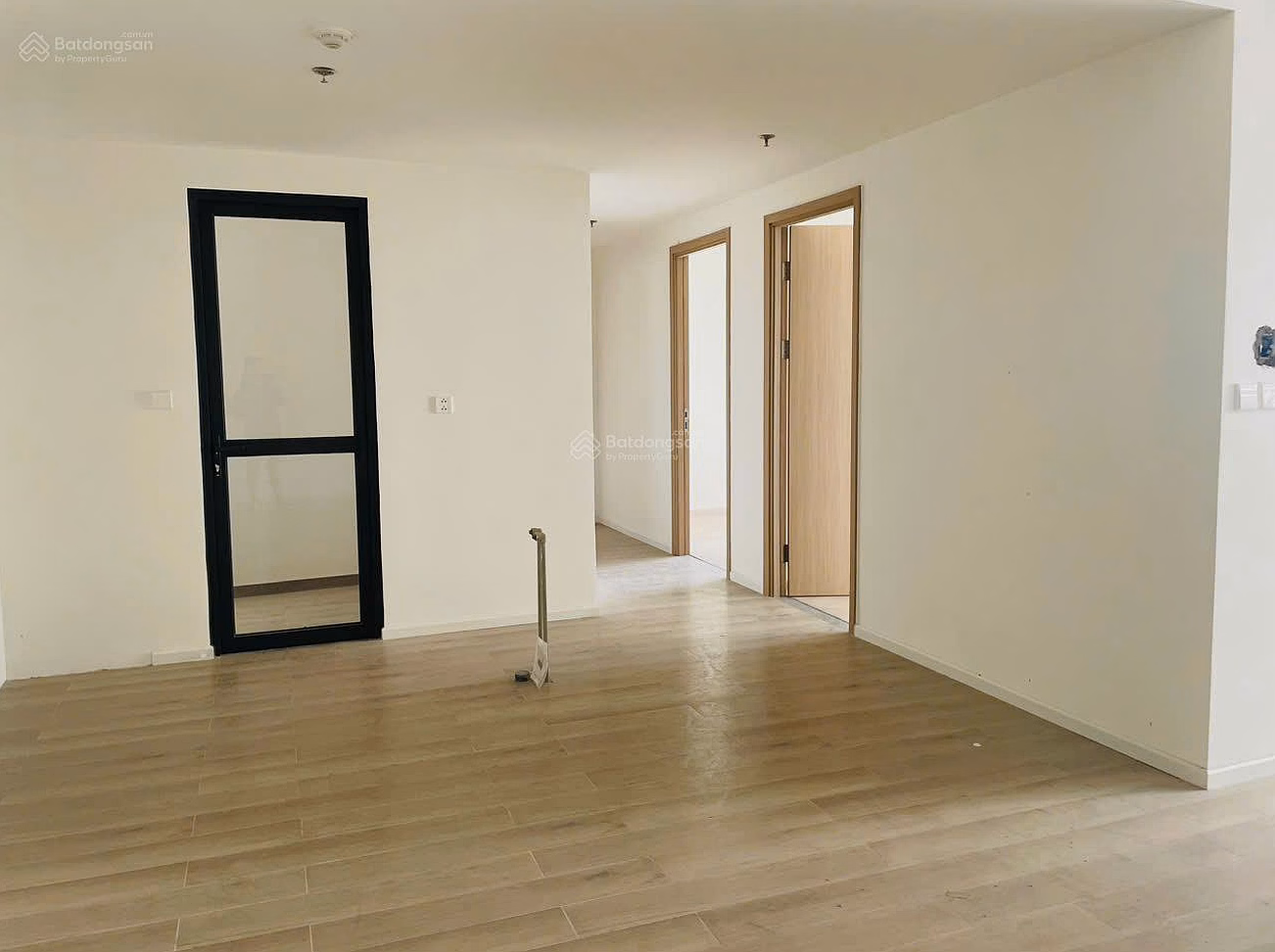 Apartment with internal view of tower A on the middle floor - good price only 4.86 billion at Lumiere Boulevard, receive housing immediately