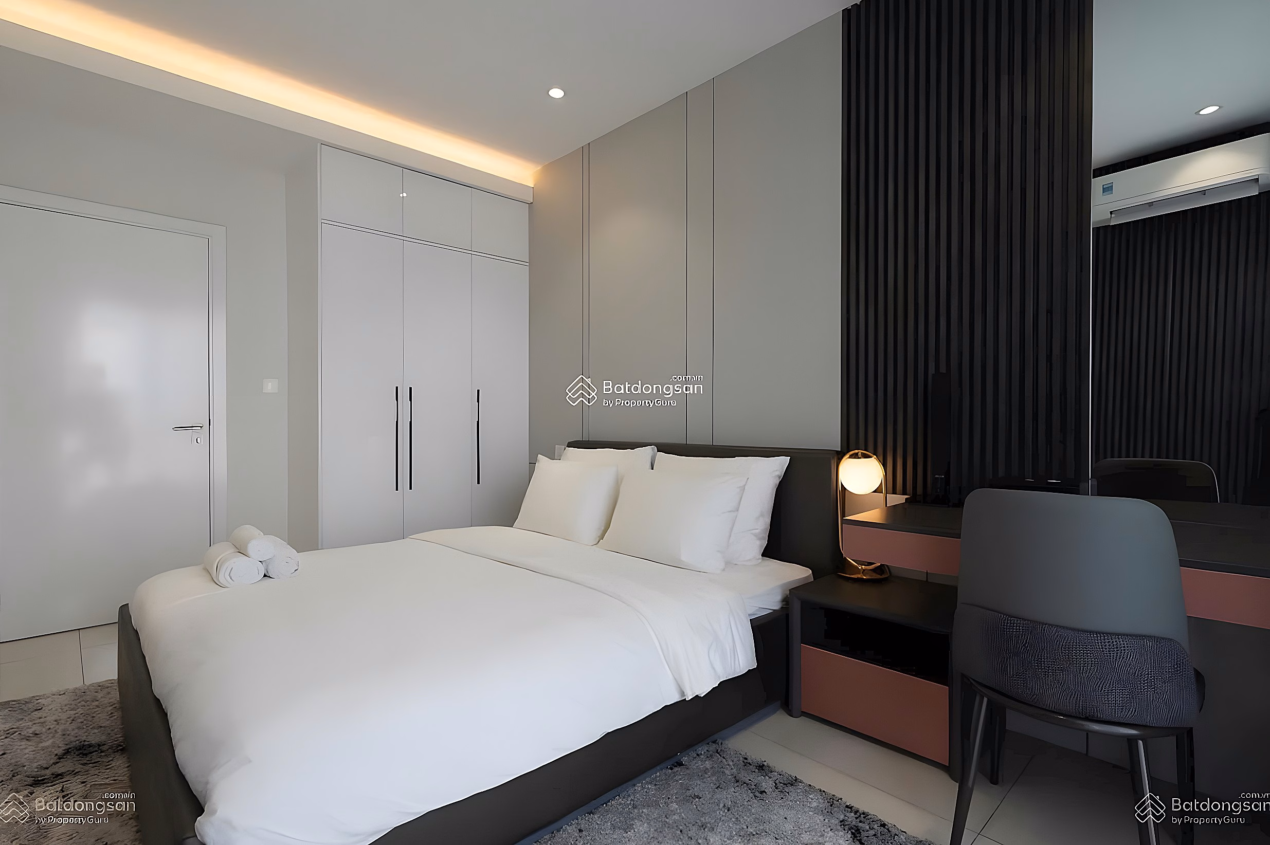 The owner needs to urgently sell a 3-bedroom apartment with Saigon Docklands river view, area 125.5m2, fully furnished, price 6 billion,935