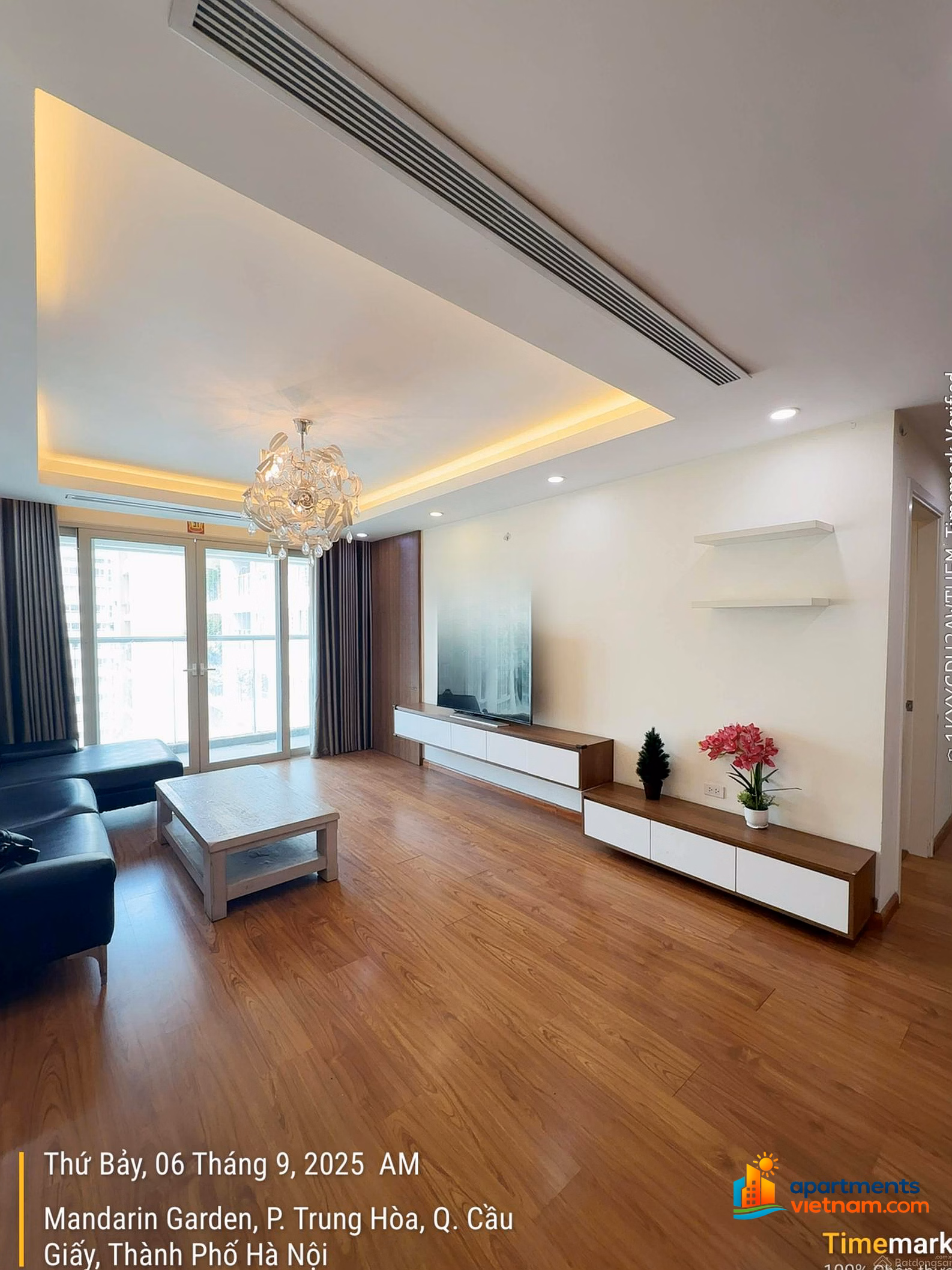 Mandarin Garden for rent 3 bedrooms 2 bathrooms 172m2 fully furnished only 25 million/month. LH went to see the house