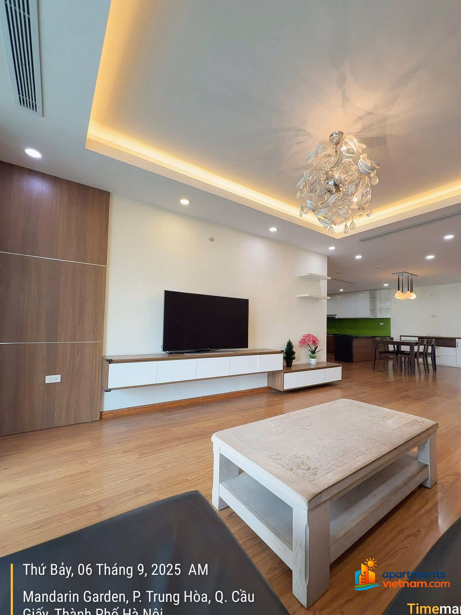 Mandarin Garden for rent 3 bedrooms 2 bathrooms 172m2 fully furnished only 25 million/month. LH went to see the house
