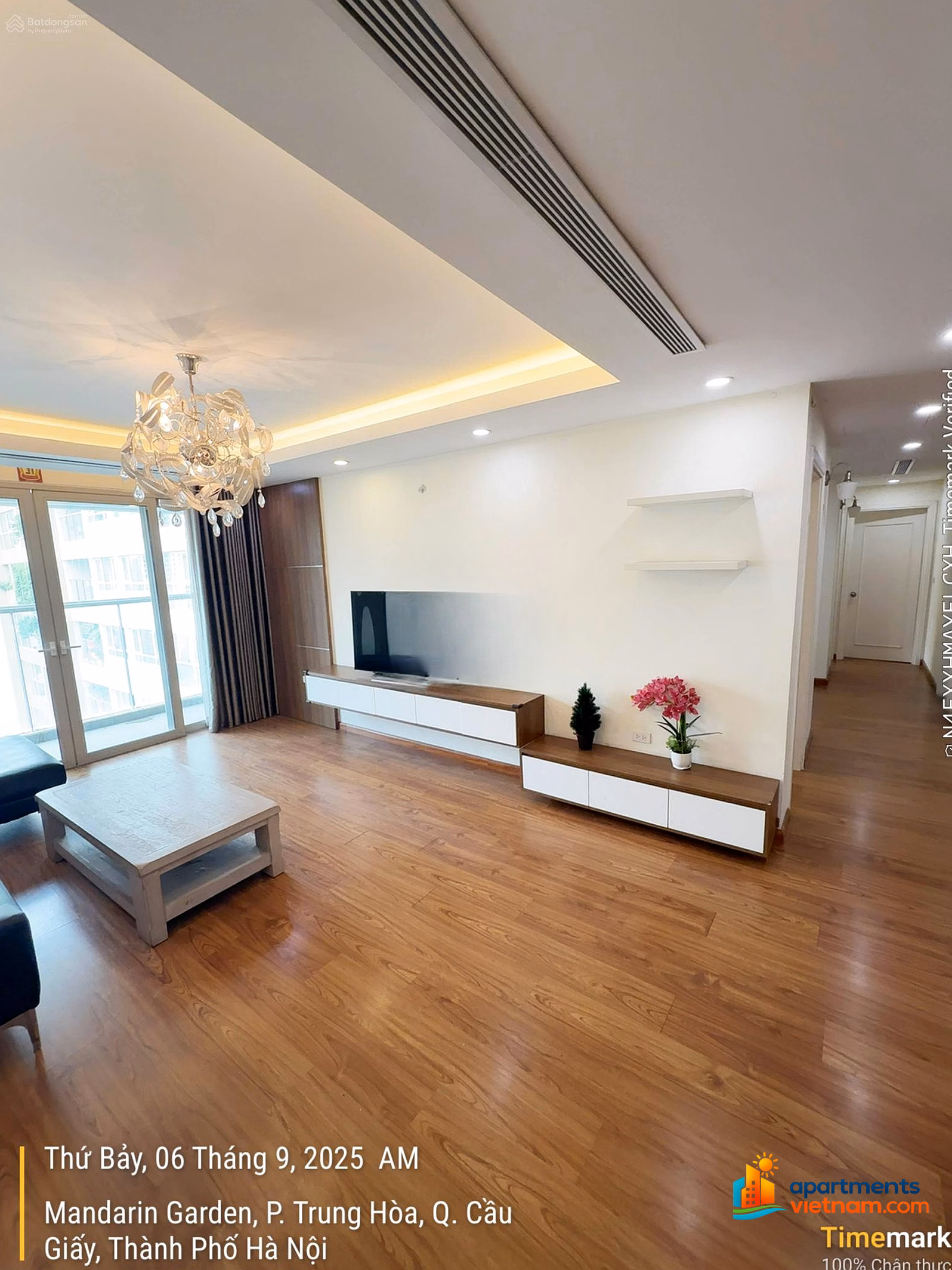 Mandarin Garden for rent 3 bedrooms 2 bathrooms 172m2 fully furnished only 25 million/month. LH went to see the house