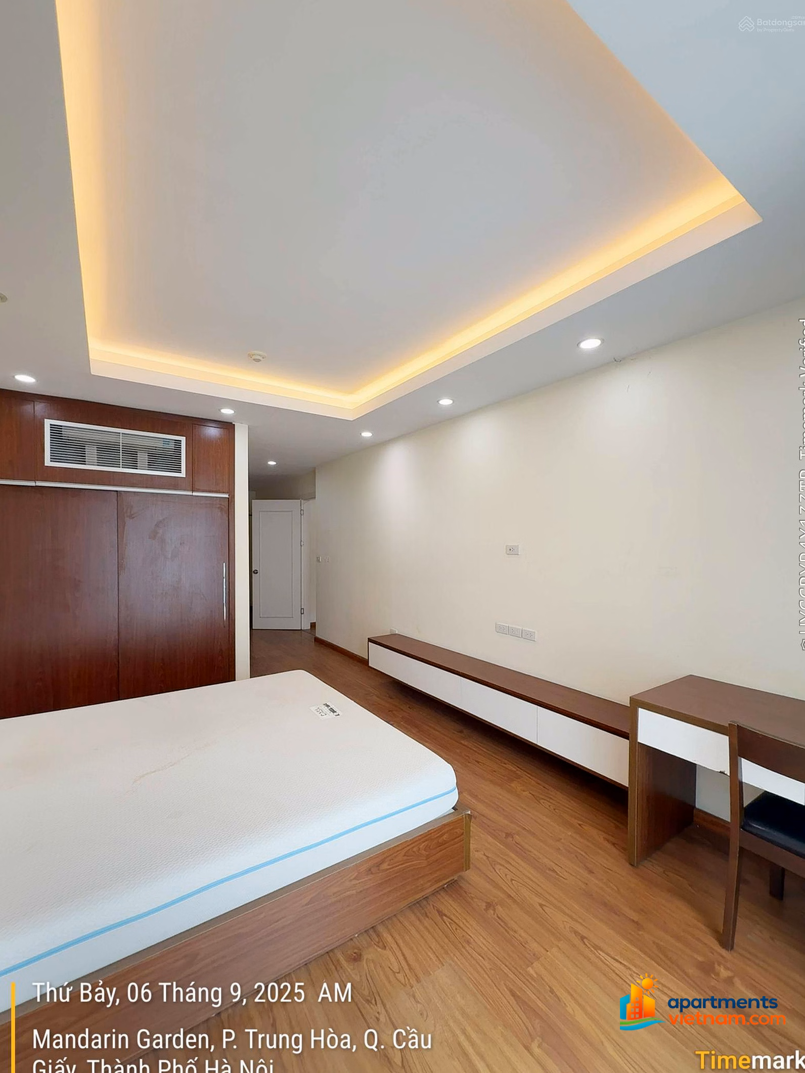 Mandarin Garden for rent 3 bedrooms 2 bathrooms 172m2 fully furnished only 25 million/month. LH went to see the house