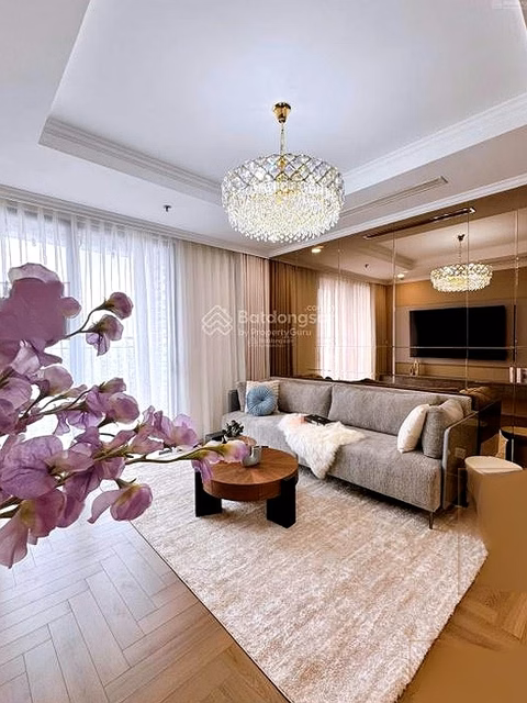 The main investor rents high-class apartment Hoang Cau Skyline 36 Hoang Cau, 2-bedroom apartment, 85m2