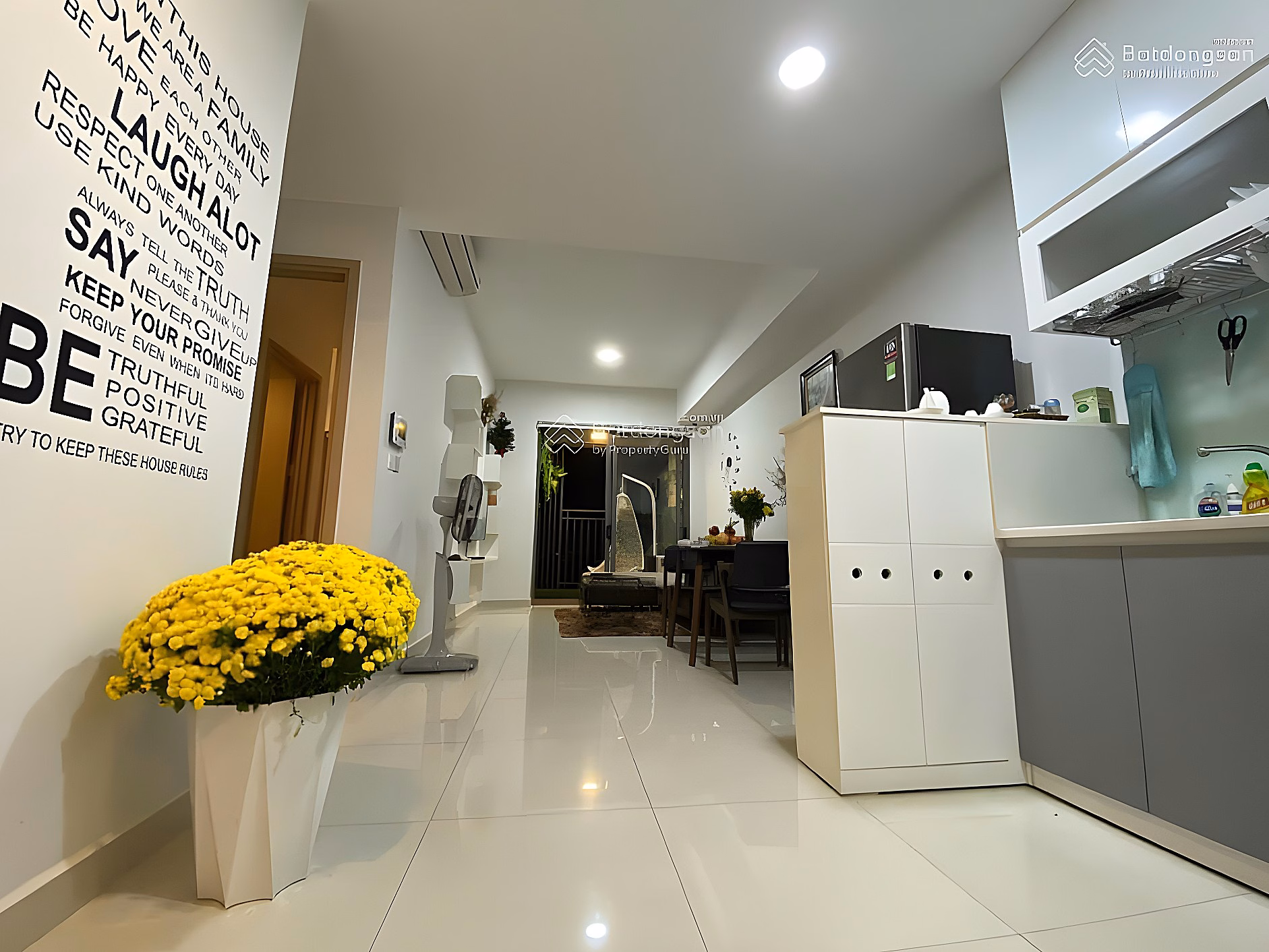 Hot apartment 2 bedrooms 2 bathrooms 73m2 very good price 5.7 billion insurance premium at The Botanica Pho Quang near TSN airport