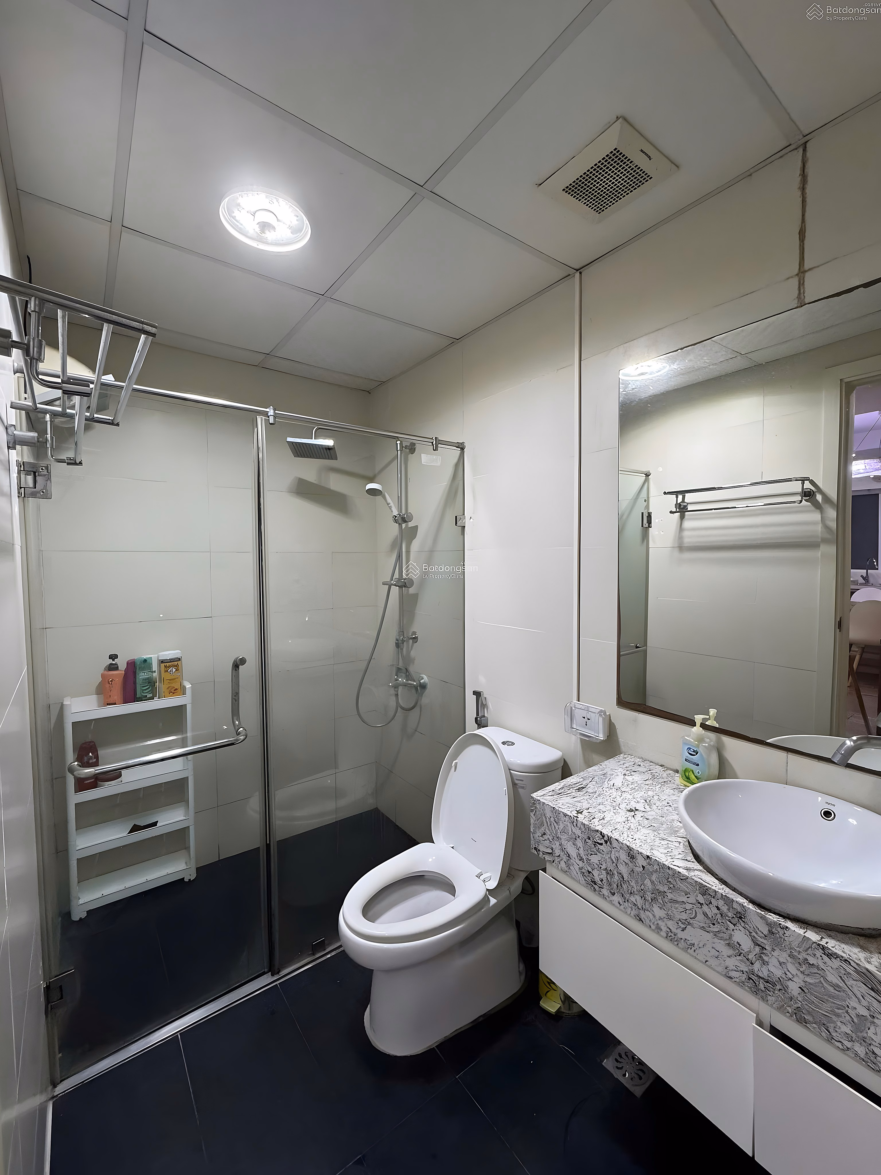Rare apartment UDIC N04 3 bedrooms 2 full bathrooms with car slot, price only 20 million, closing date 0836 816 ***(Chinese)