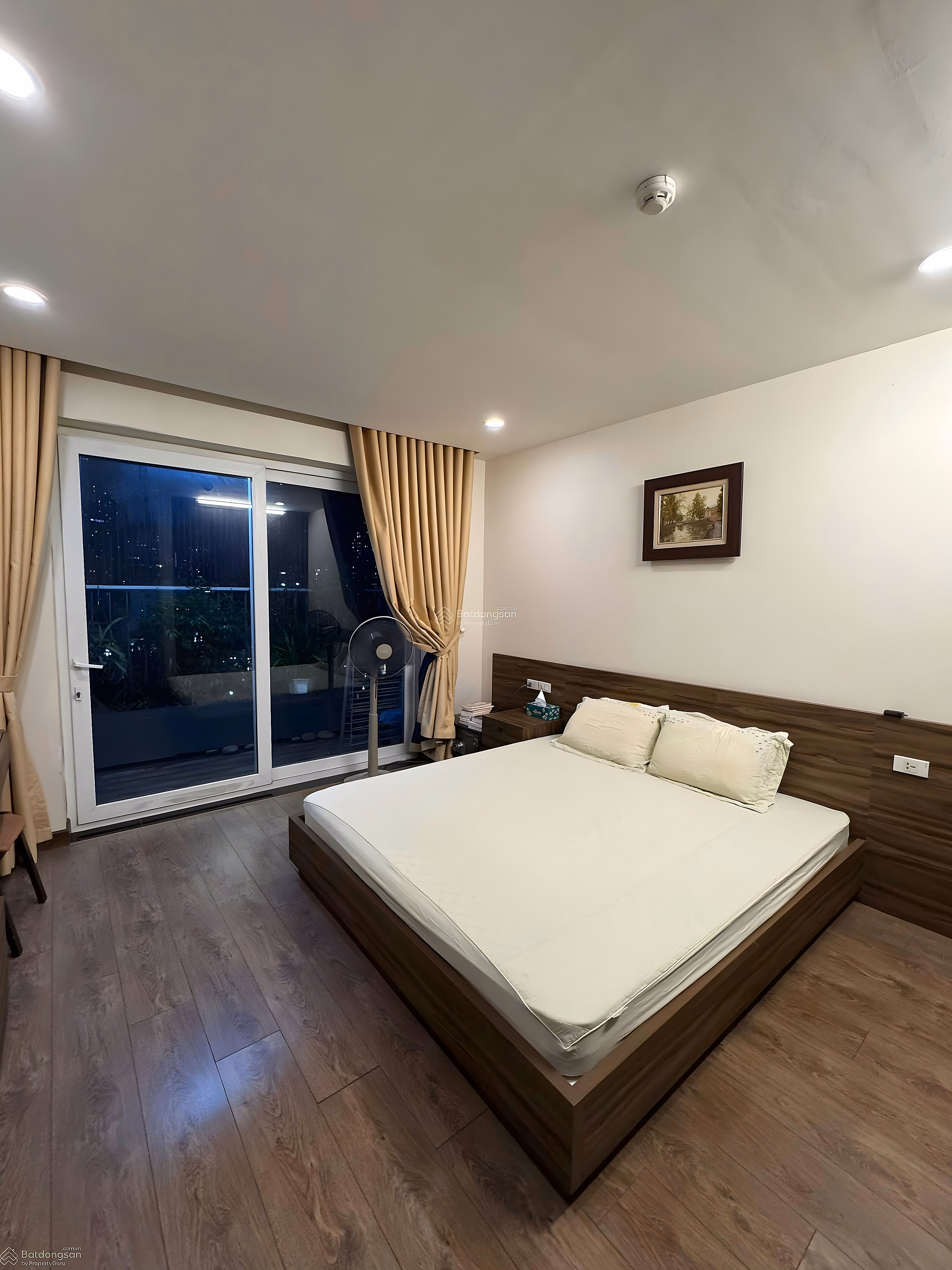 Rare apartment UDIC N04 3 bedrooms 2 full bathrooms with car slot, price only 20 million, closing date 0836 816 ***(Chinese)