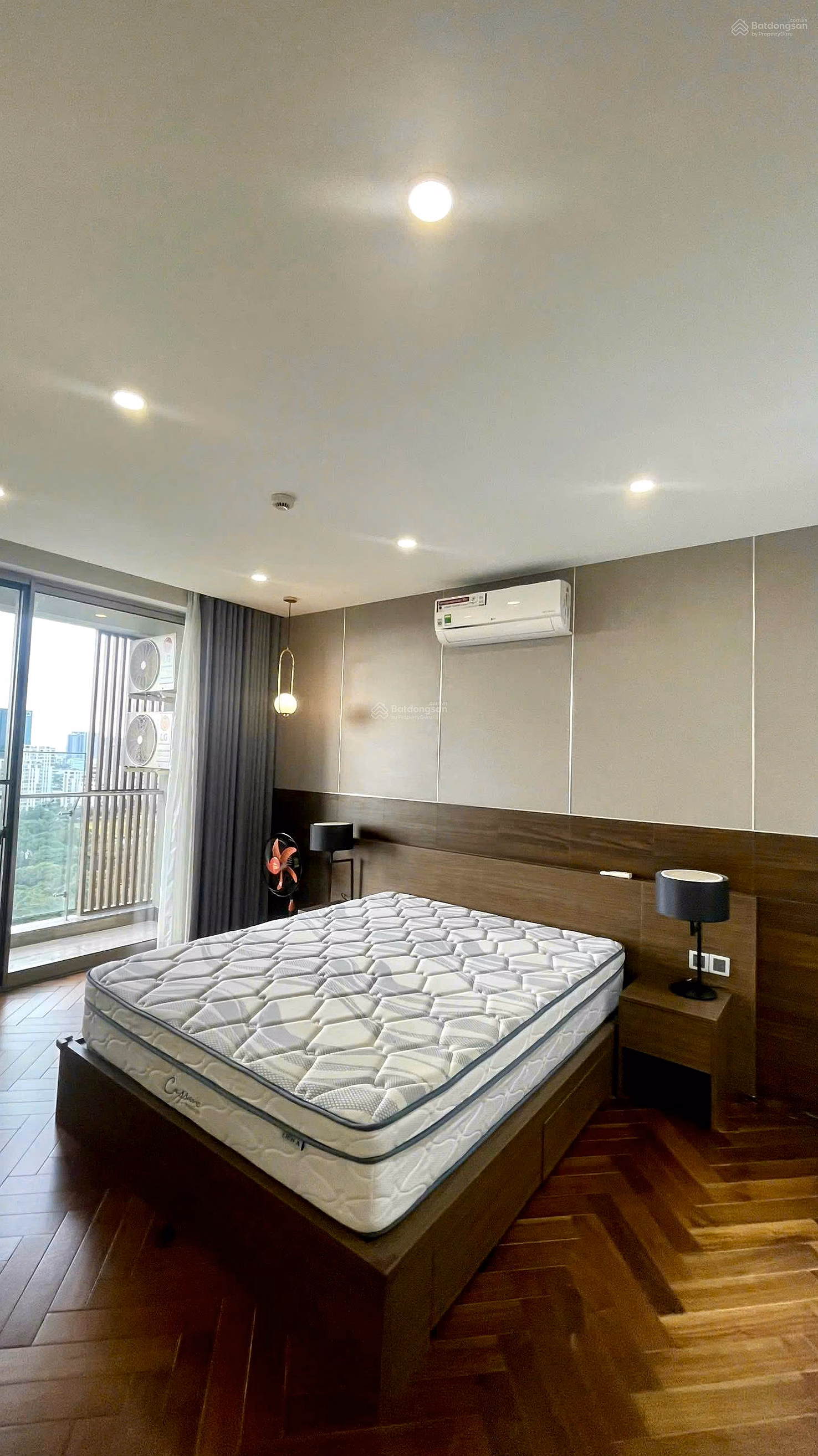 Owner offers to sell Midtown apartment M5-135m2, high floor, corner apartment, river view, price 16 billion all in