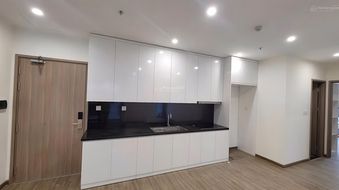Owner rents 2 bedroom apartment + basic furniture with large area, near car parking area, contact: 0365 811 ***