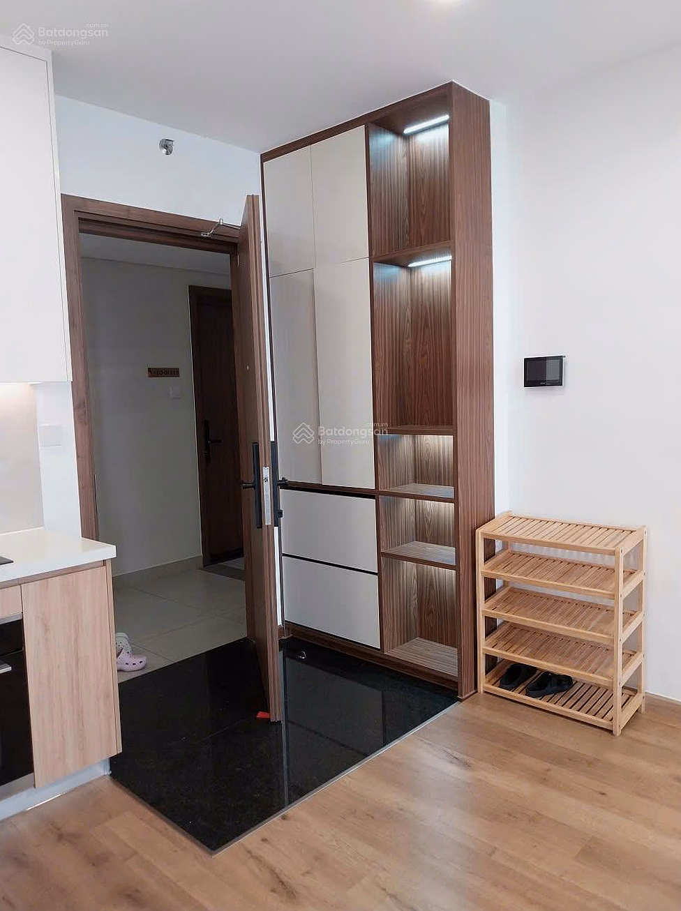 The owner is stuck with money, urgently selling 61m2, 2 bedrooms, 1 bathroom, only 3.79 billion, new house, nice view, HT borrowed 70%. Contact: 0979 885 ***