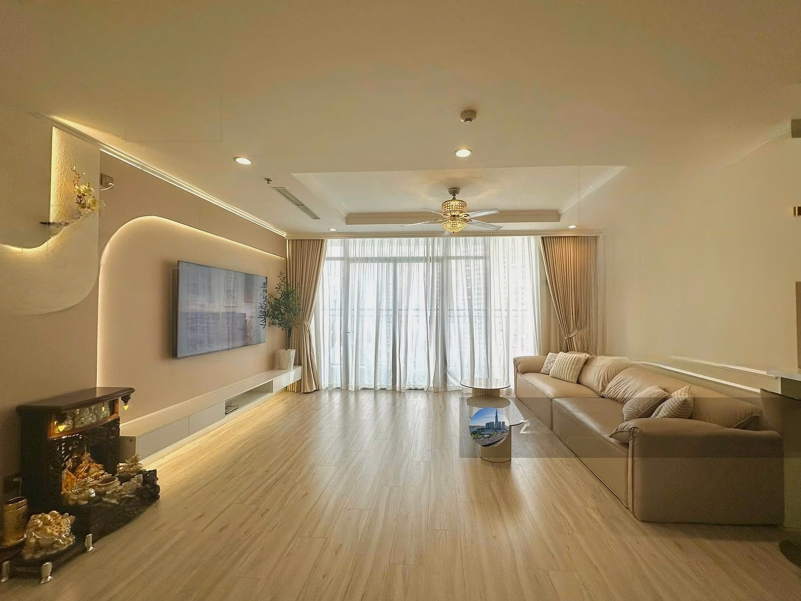 Specializing in Vinhomes Central Park apartments for rent at good prices: 1 bedroom | 2 bedrooms | 3 bedrooms | 4 bedrooms***