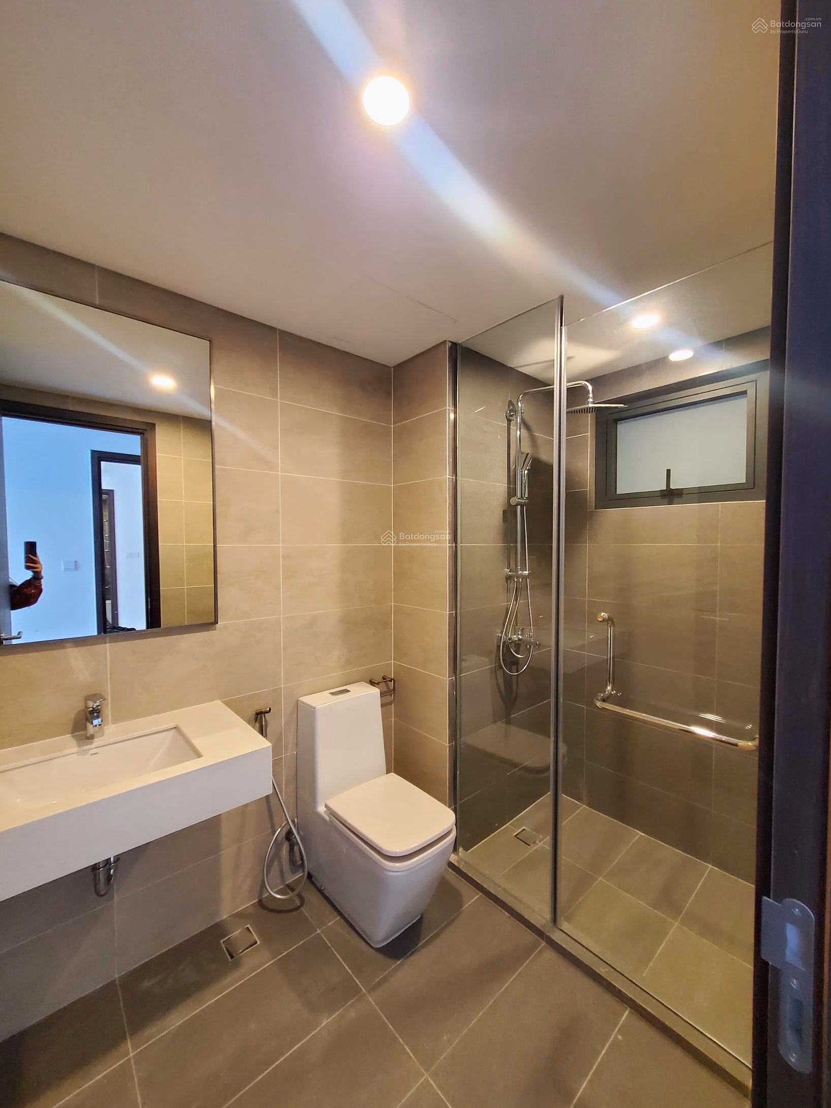 One Verandah apartment for sale - 2 bedrooms 81m2 river view SG & District 7, cool SE balcony, cheap price for 1 apartment with river view