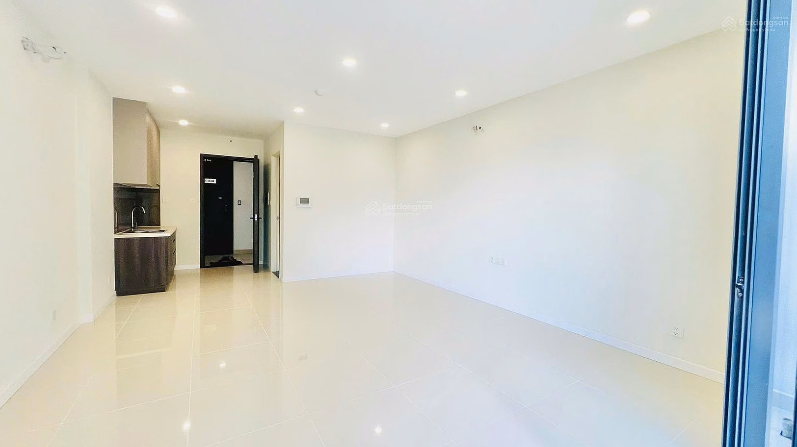 Officetel apartment for sale at Lavida Plus District 7, 37m², price only 2.45 billion