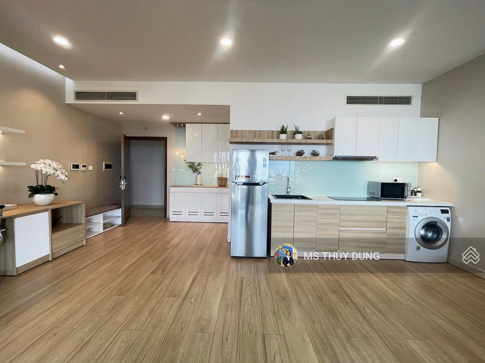 The owner sent for sale a 35m2 apartment at Golden King, priced at 2.2 billion. Preparing to make a pink book