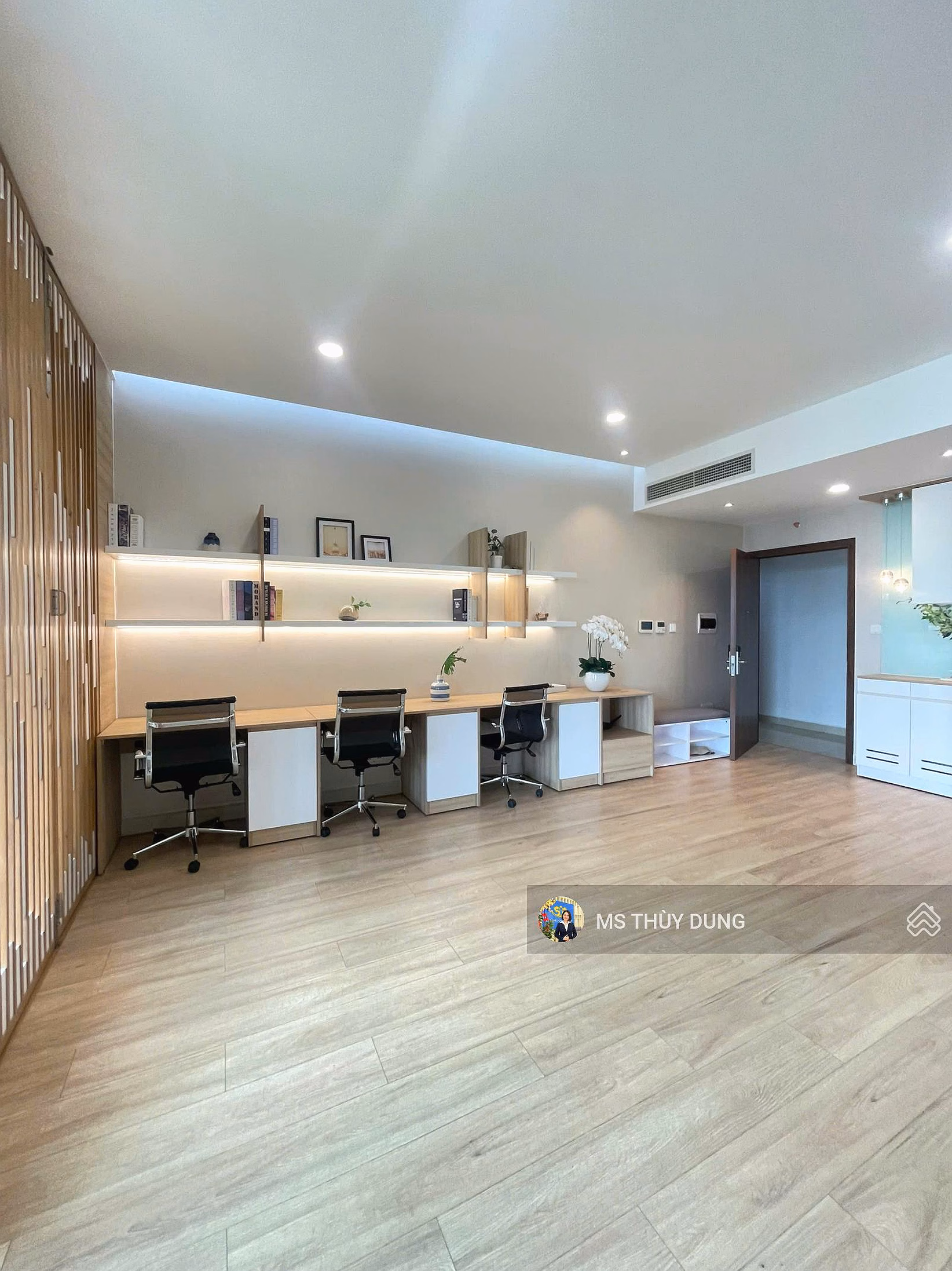 The owner sent for sale a 35m2 apartment at Golden King, priced at 2.2 billion. Preparing to make a pink book
