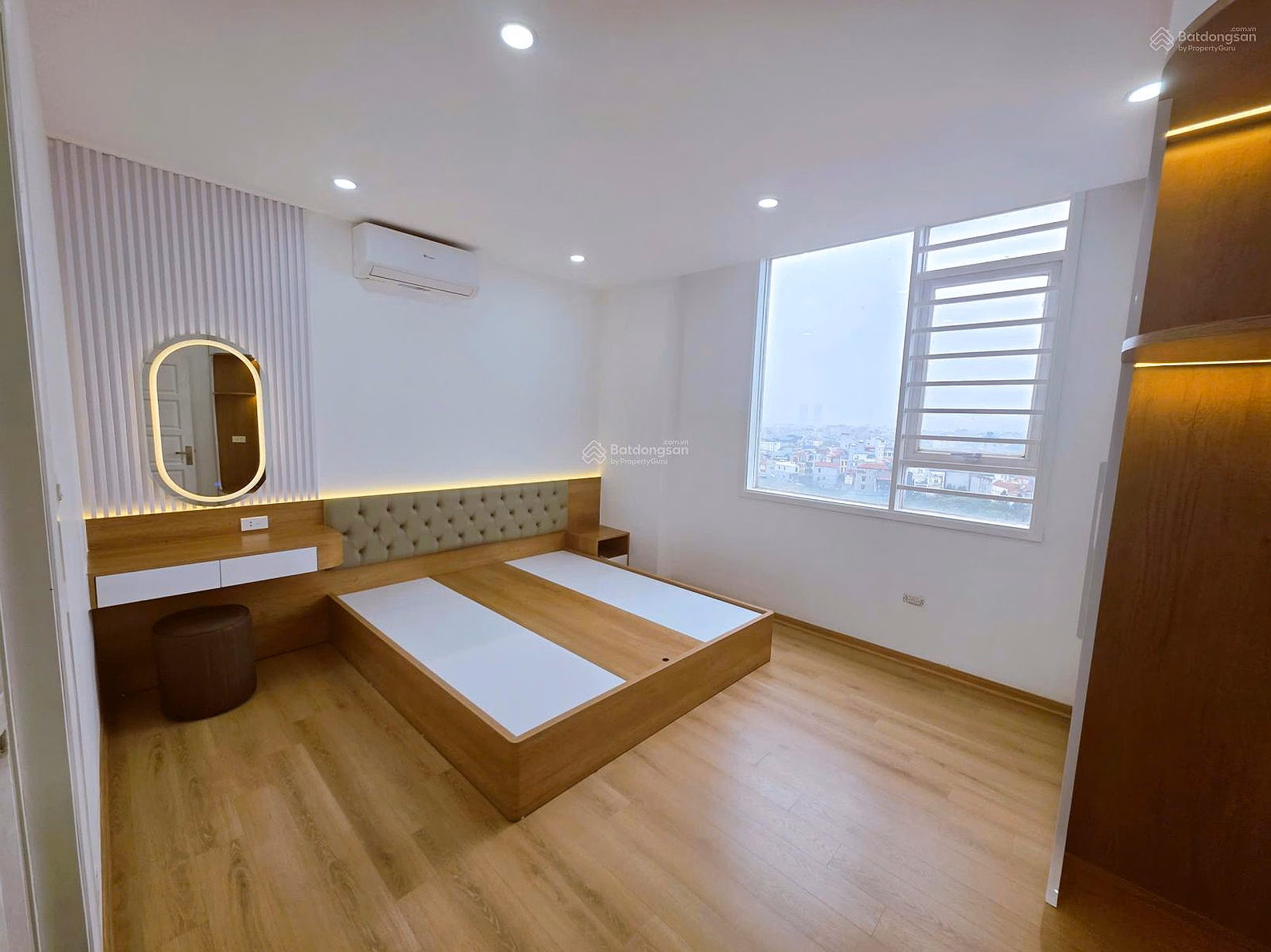 Super beautiful corner apartment for sale at OCT2 Viglacera Xuan Phuong building, fully furnished, ready to use, just move in