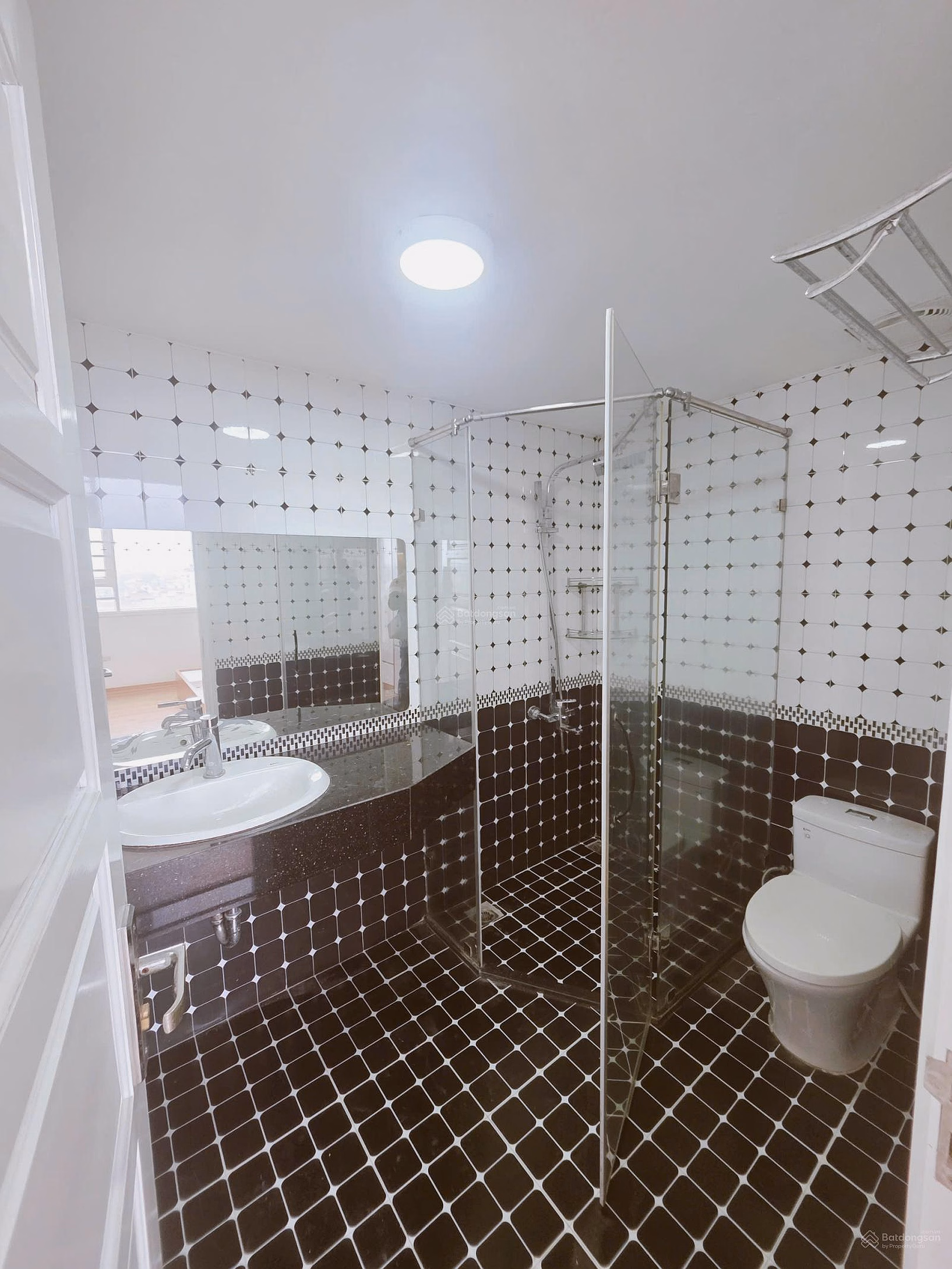 Super beautiful corner apartment for sale at OCT2 Viglacera Xuan Phuong building, fully furnished, ready to use, just move in