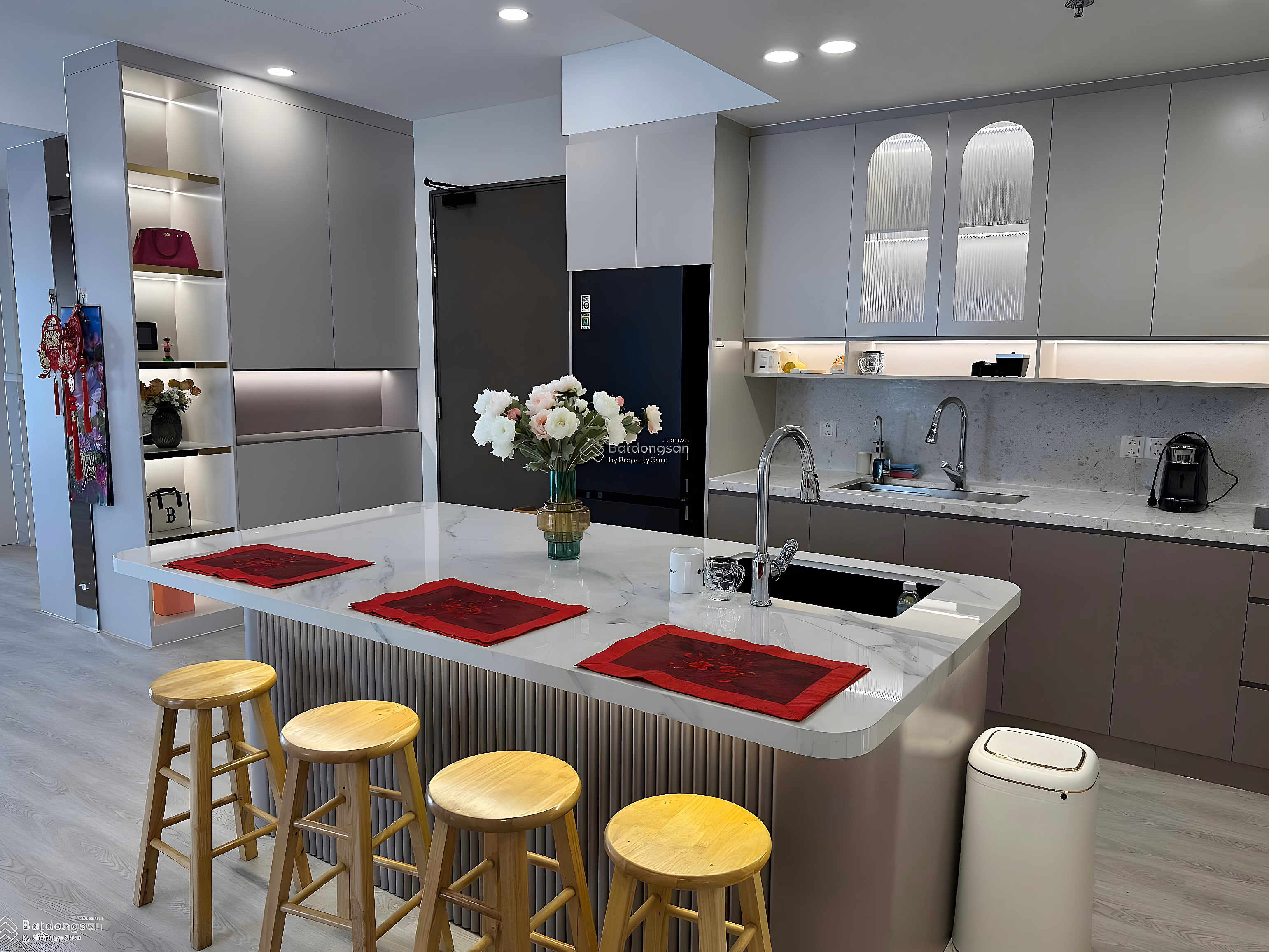 Green Valley apartment for rent, 3 bedrooms, fully furnished, with car, very nice house*** (Van Anh)