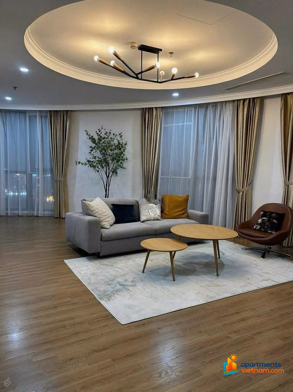 3 bedroom apartment for rent 20 million/month in Royal City, fully furnished, beautiful and clean house***