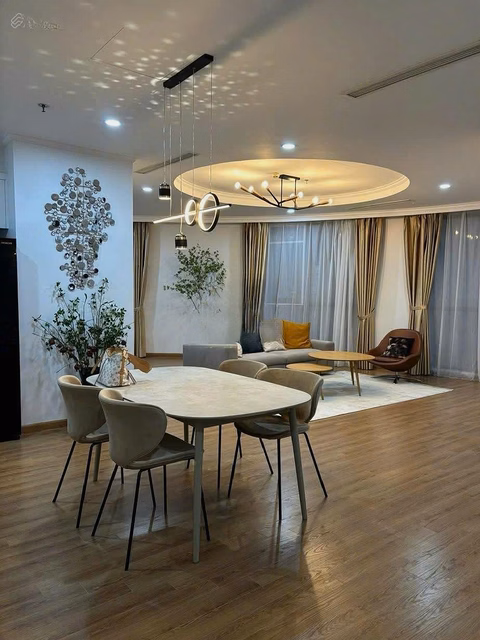 3 bedroom apartment for rent 20 million/month in Royal City, fully furnished, beautiful and clean house, contact: 0985 676 ***