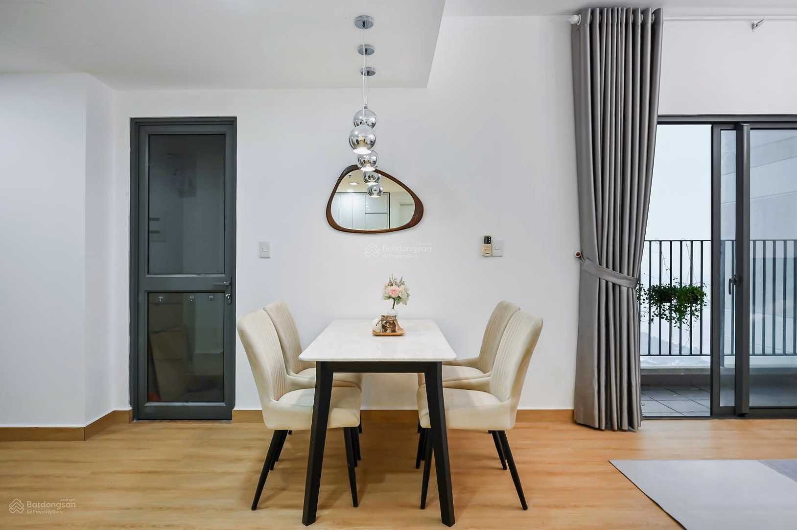 Selling a 2 bedroom corner apartment, tower 3, Masteri Thao Dien, beautiful house with river view + ready cash flow for rent each month